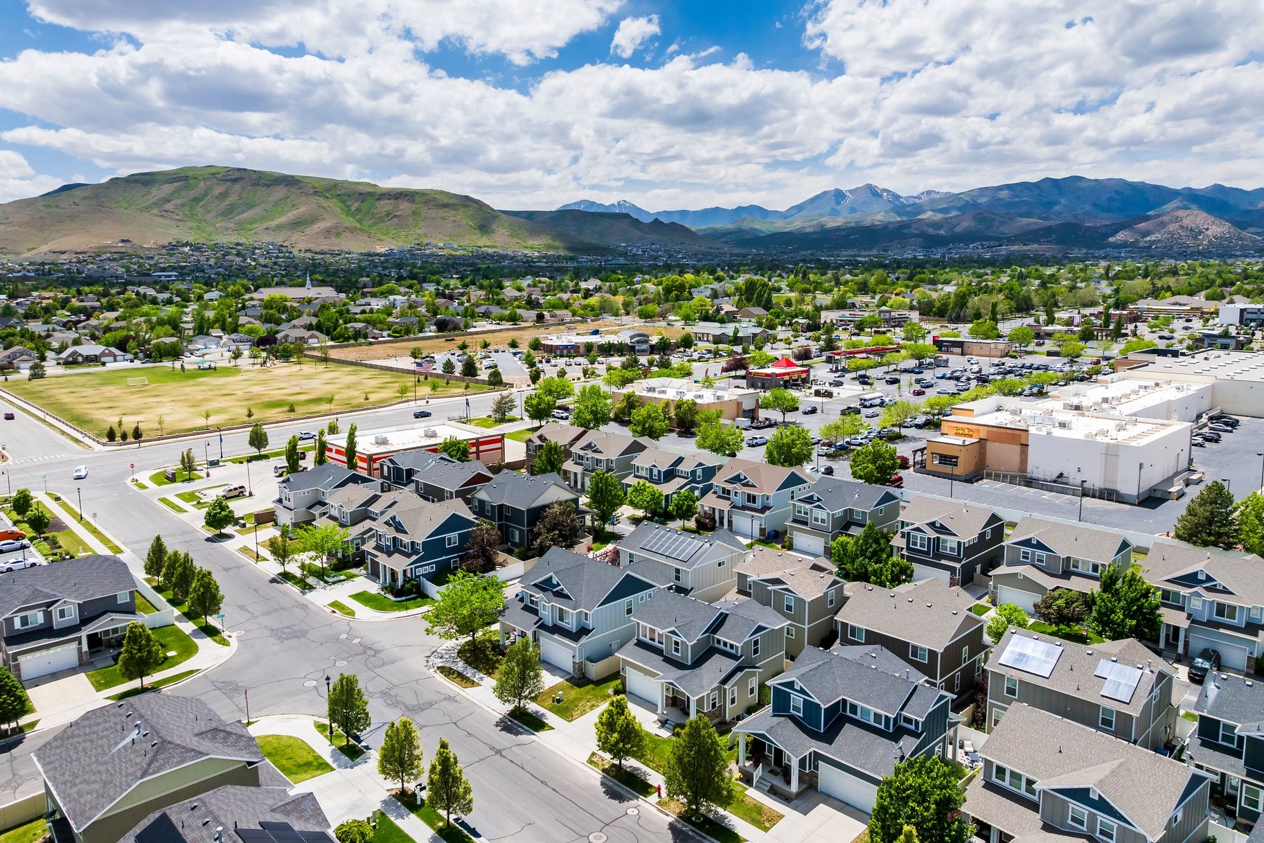  Walk to Shops, Cafés & Mountain View Village — Fully Finished Herriman Two-Story - 物件實景