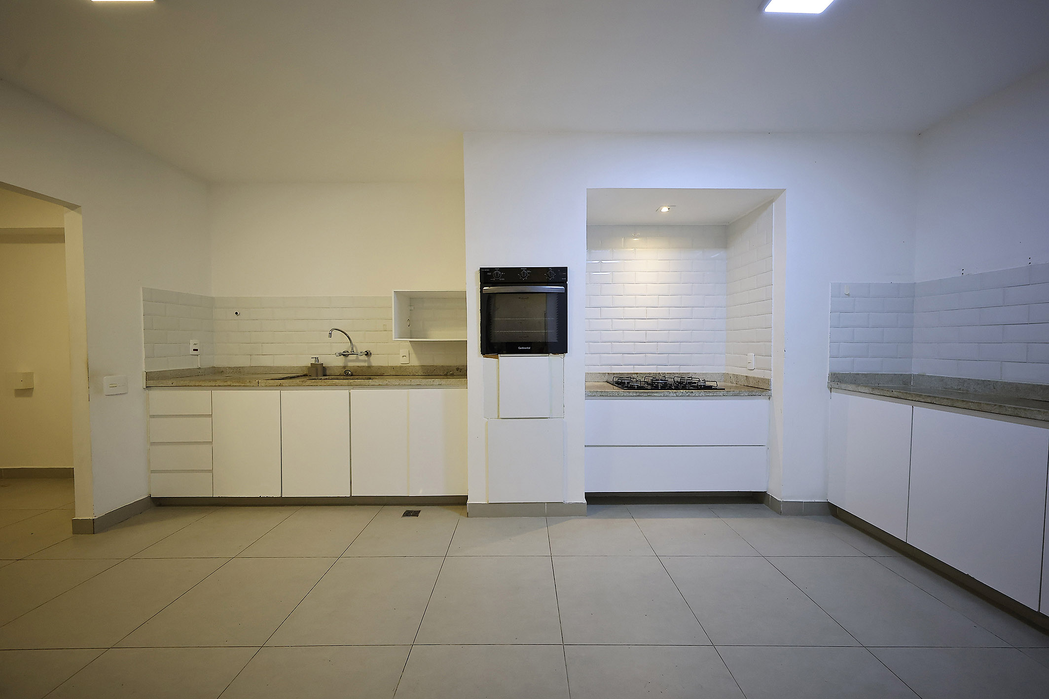  Apartment with direct ocean views in a building with amenities - 物件實景