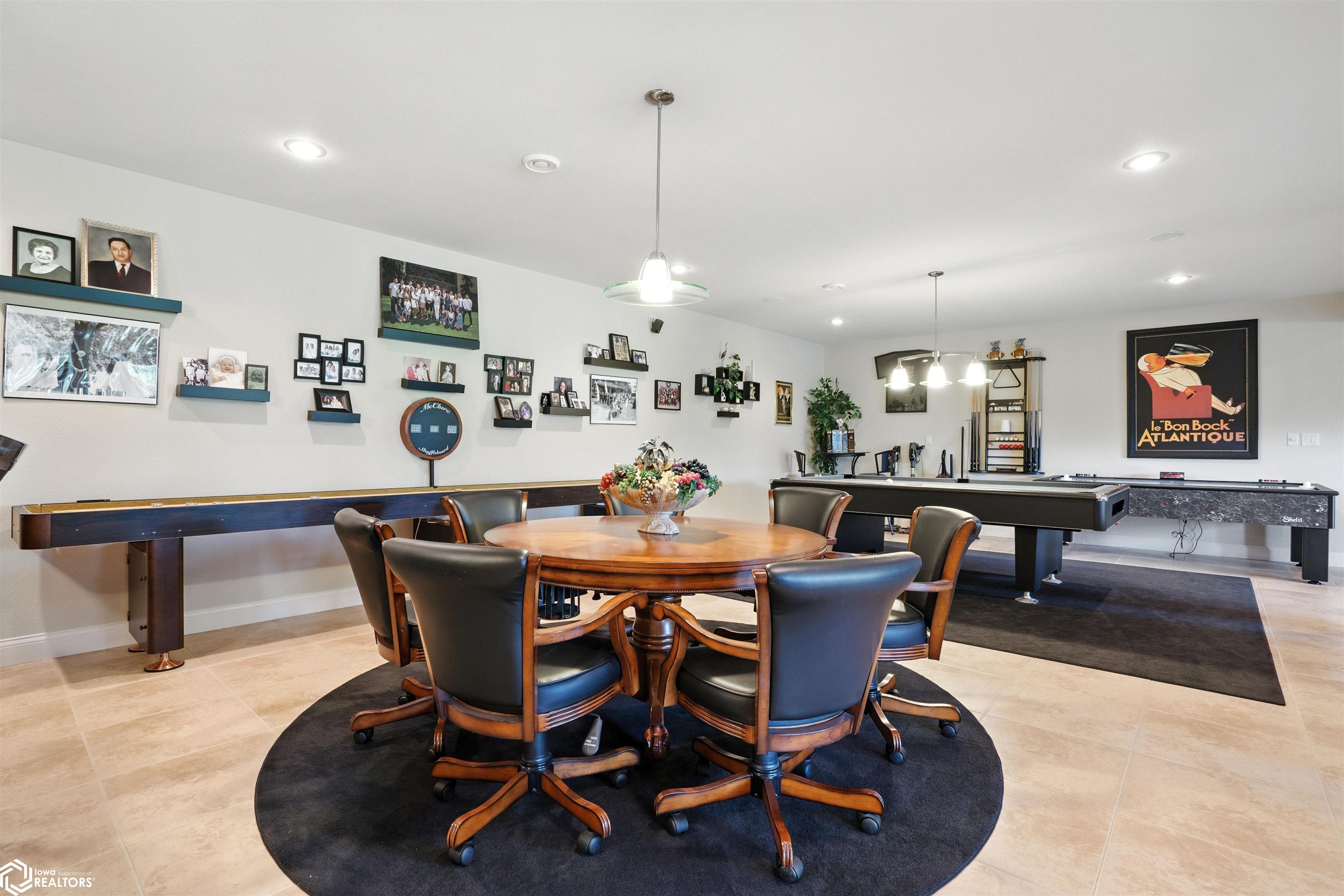 Burlington, Iowa, 52601, United States, 4 Bedrooms Bedrooms, ,5 BathroomsBathrooms,Residential,For Sale,1975547