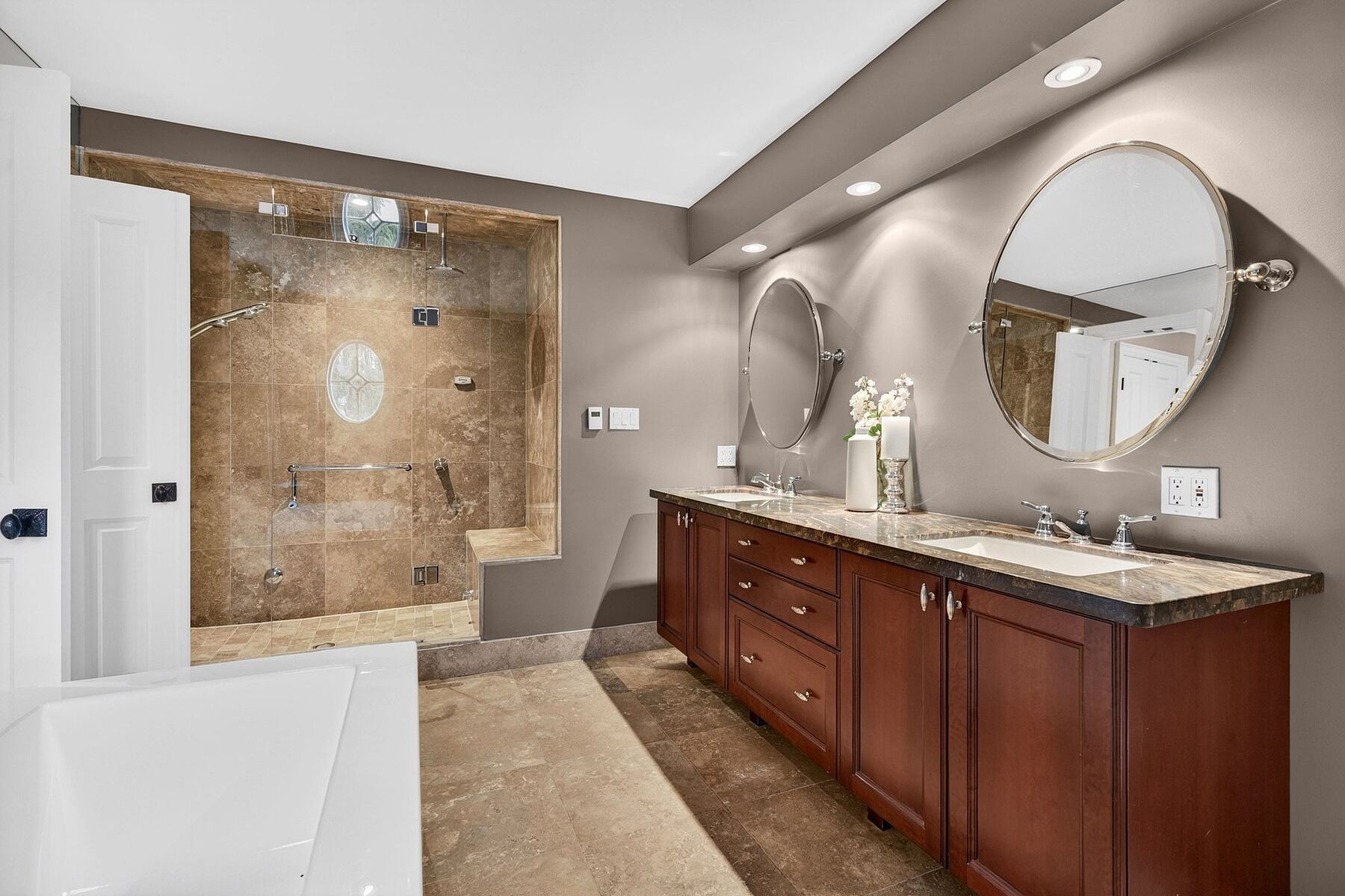  Aldershot Lakeside Elegance - 物件實景