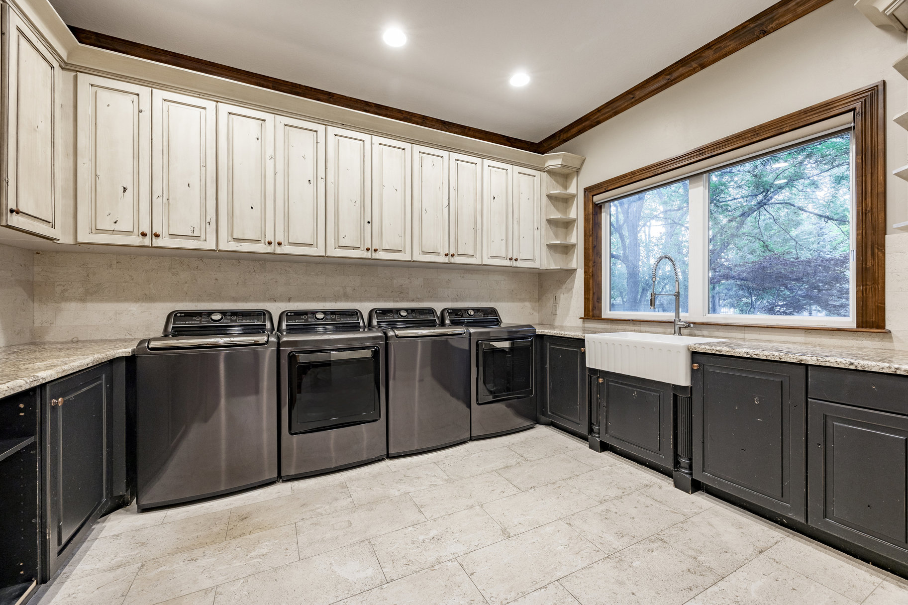  Gated West Jordan 2 Story Estate with 10 Car Garage and Swimming Pool - 物件實景