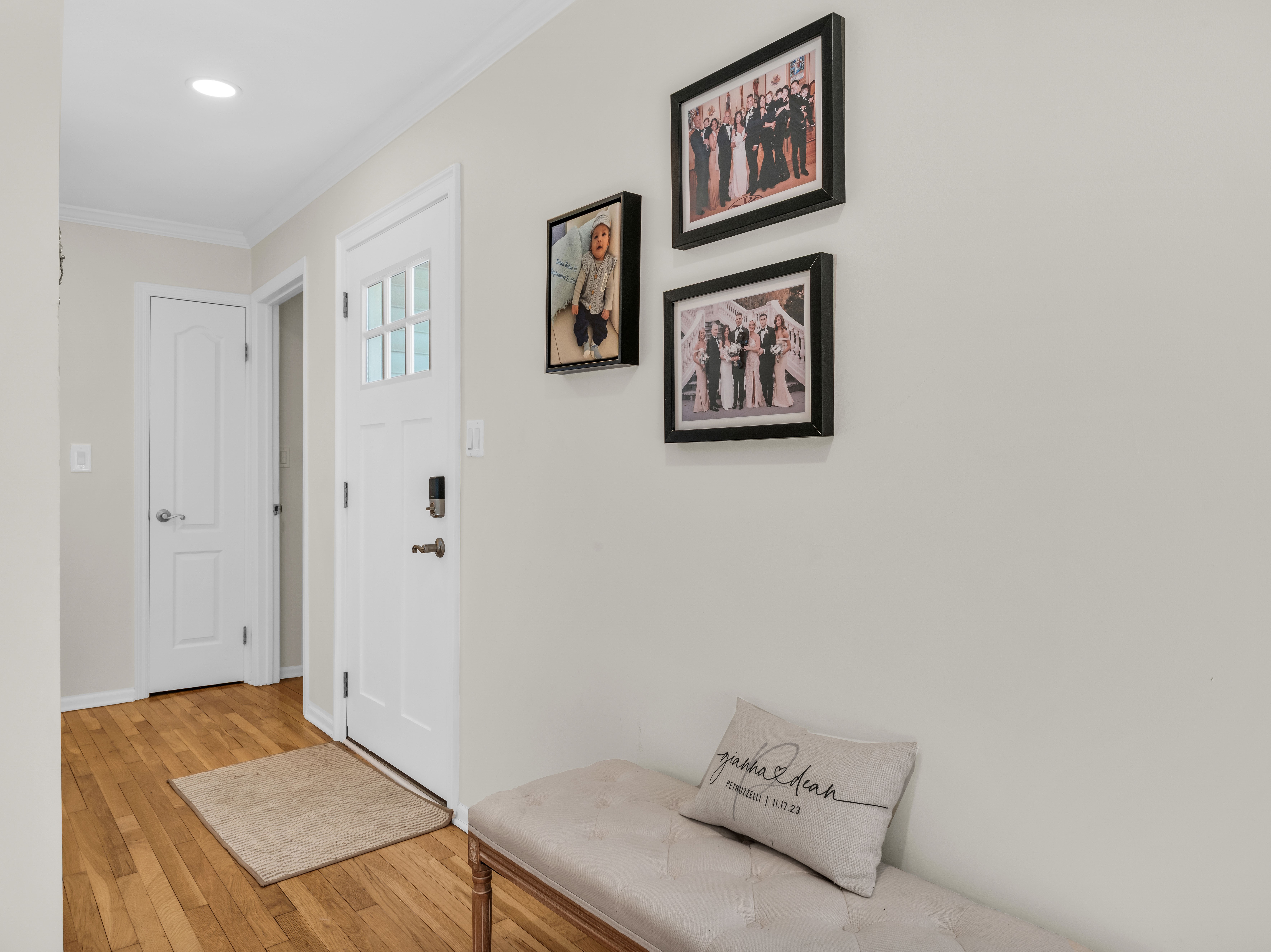  Welcome to this meticulously maintained charming 3-bedroom, 2-bathroom ranch, - 物件實景