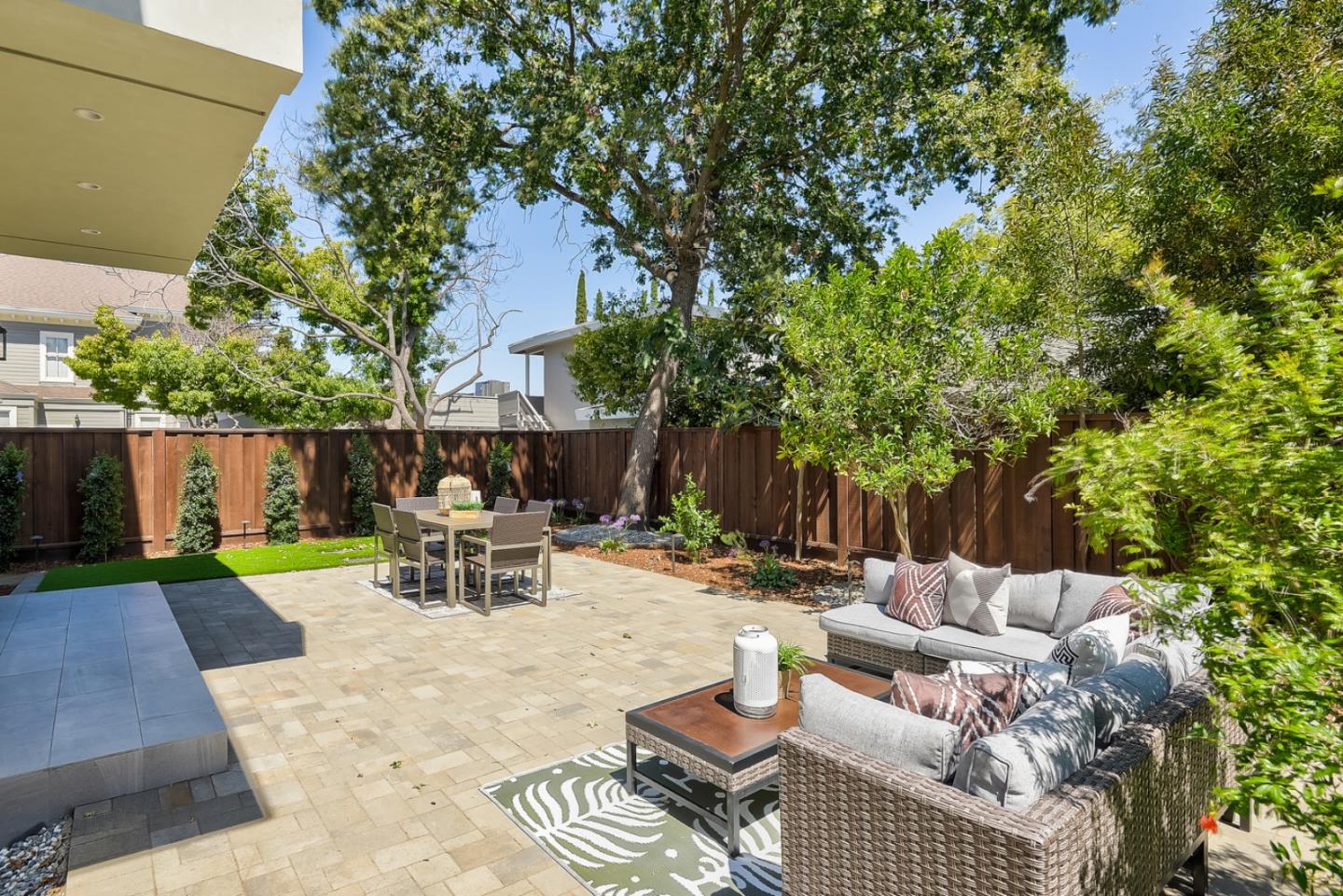 Menlo Park, California, 94025, United States, 5 Bedrooms Bedrooms, ,6 BathroomsBathrooms,Residential,For Sale,1927394