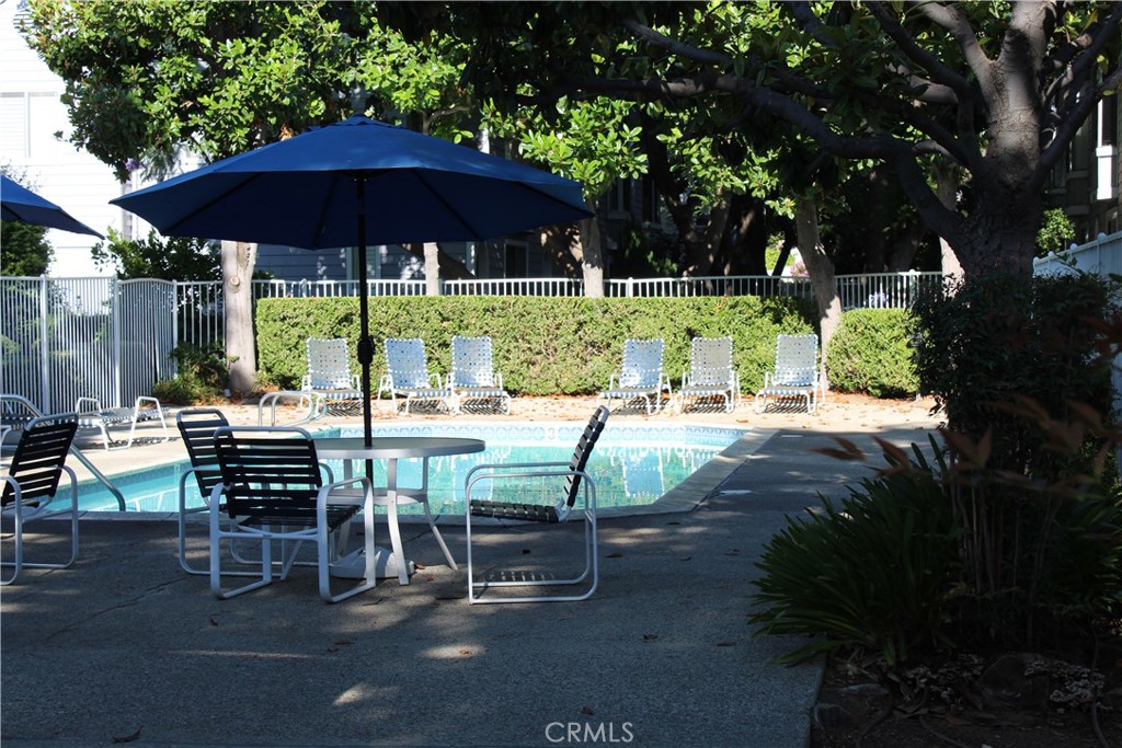 Pasadena, California, 91101, United States, 2 Bedrooms Bedrooms, ,2 BathroomsBathrooms,Residential,For Sale,1944784