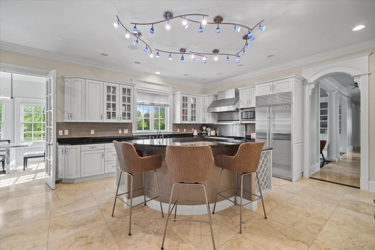 Bloomington, Illinois, 61704, United States, 4 Bedrooms Bedrooms, ,7 BathroomsBathrooms,Residential,For Sale,1941288