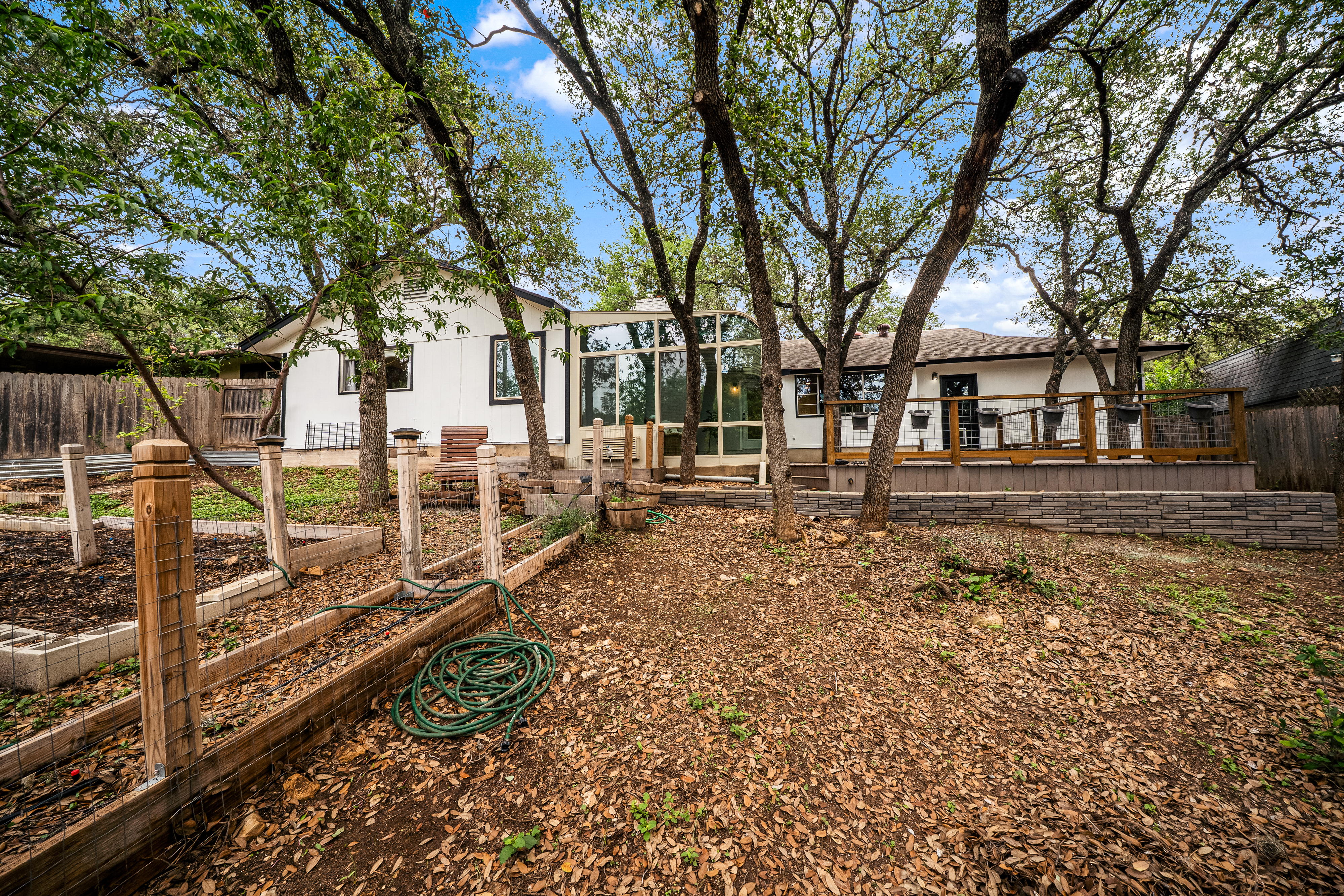  Updated Ranch with Greenbelt Privacy - 物件實景