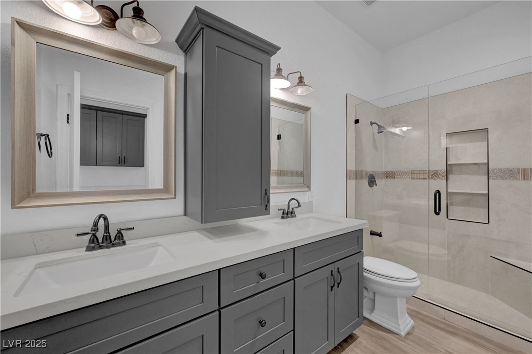 Henderson, Nevada, 89052, United States, 5 Bedrooms Bedrooms, ,2 BathroomsBathrooms,Residential,For Sale,1897207