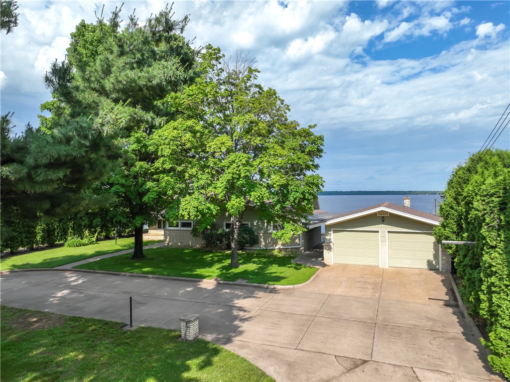 Chippewa Falls, Wisconsin, 54729, United States, 3 Bedrooms Bedrooms, ,3 BathroomsBathrooms,Residential,For Sale,1977760