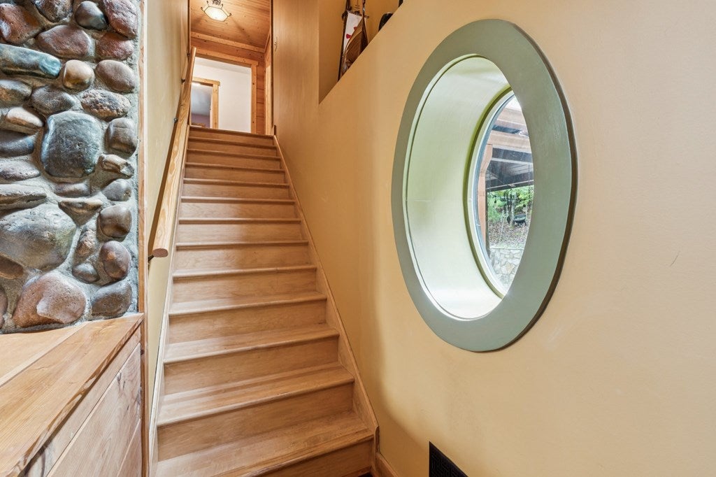 Ellijay, Georgia, 30540, United States, 3 Bedrooms Bedrooms, ,4 BathroomsBathrooms,Residential,For Sale,1952402