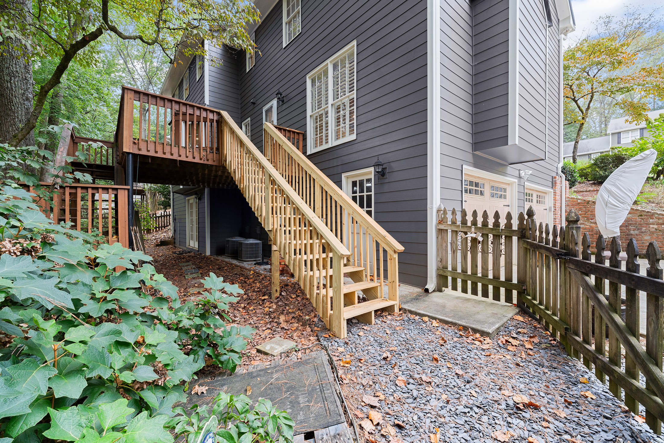  Beautifully Transformed Home in Lassiter School District - 物件實景