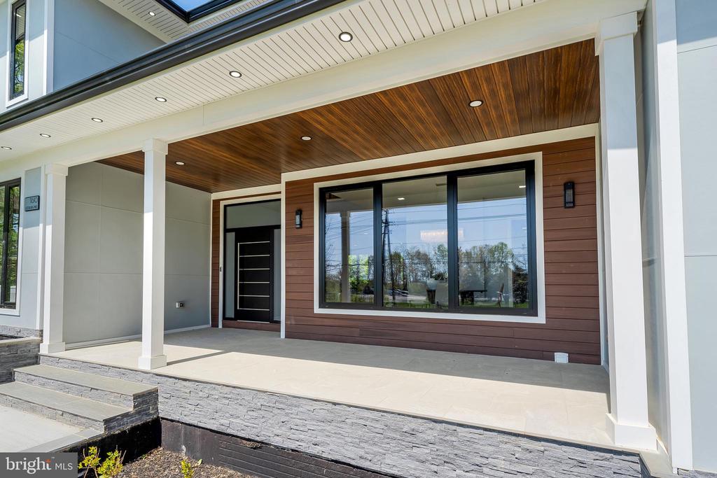 Herndon, Virginia, 20170, United States, 6 Bedrooms Bedrooms, ,6 BathroomsBathrooms,Residential,For Sale,1941281