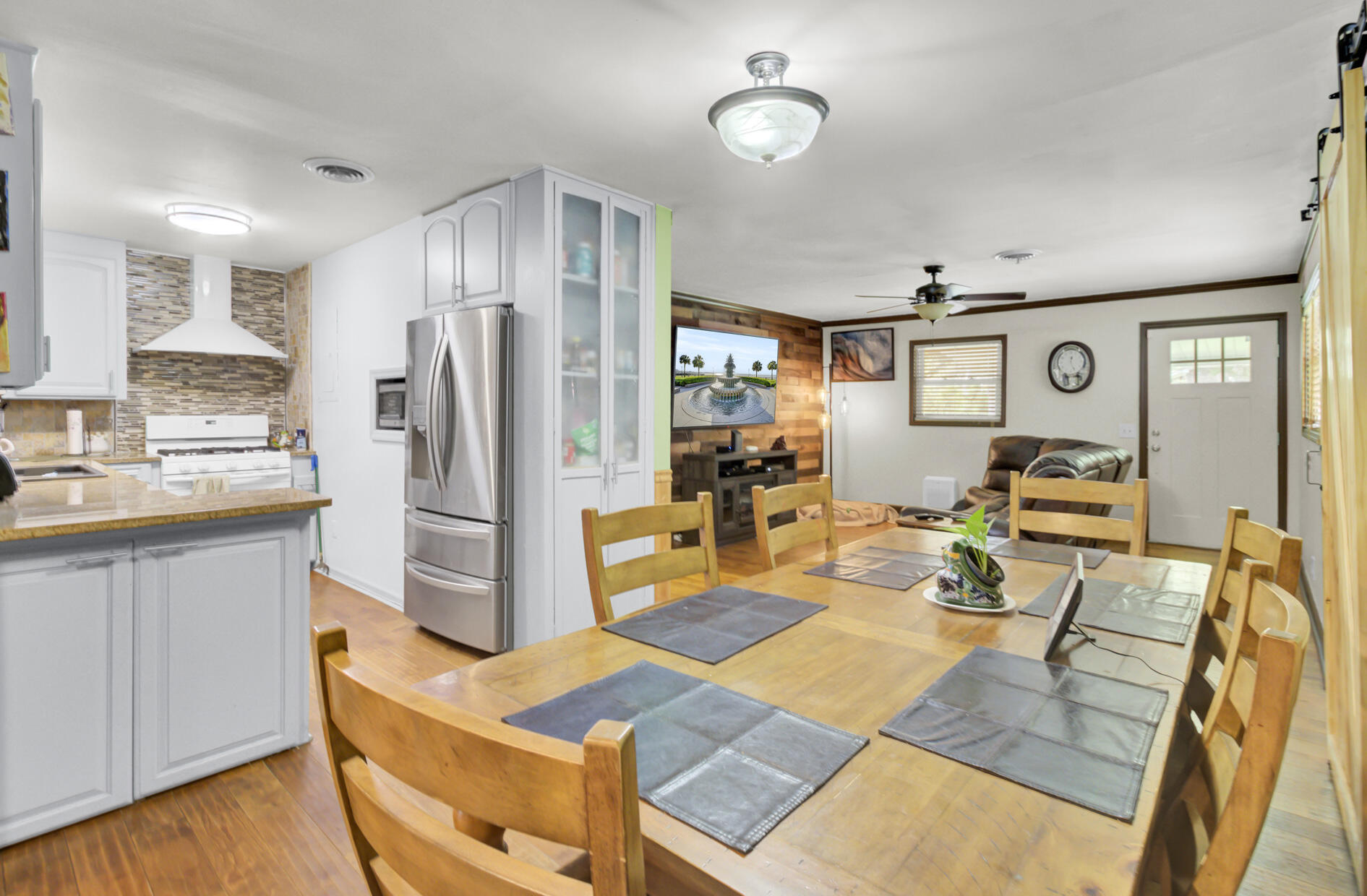 Charleston, South Carolina, 29407, United States, 4 Bedrooms Bedrooms, ,2 BathroomsBathrooms,Residential,For Sale,1950272