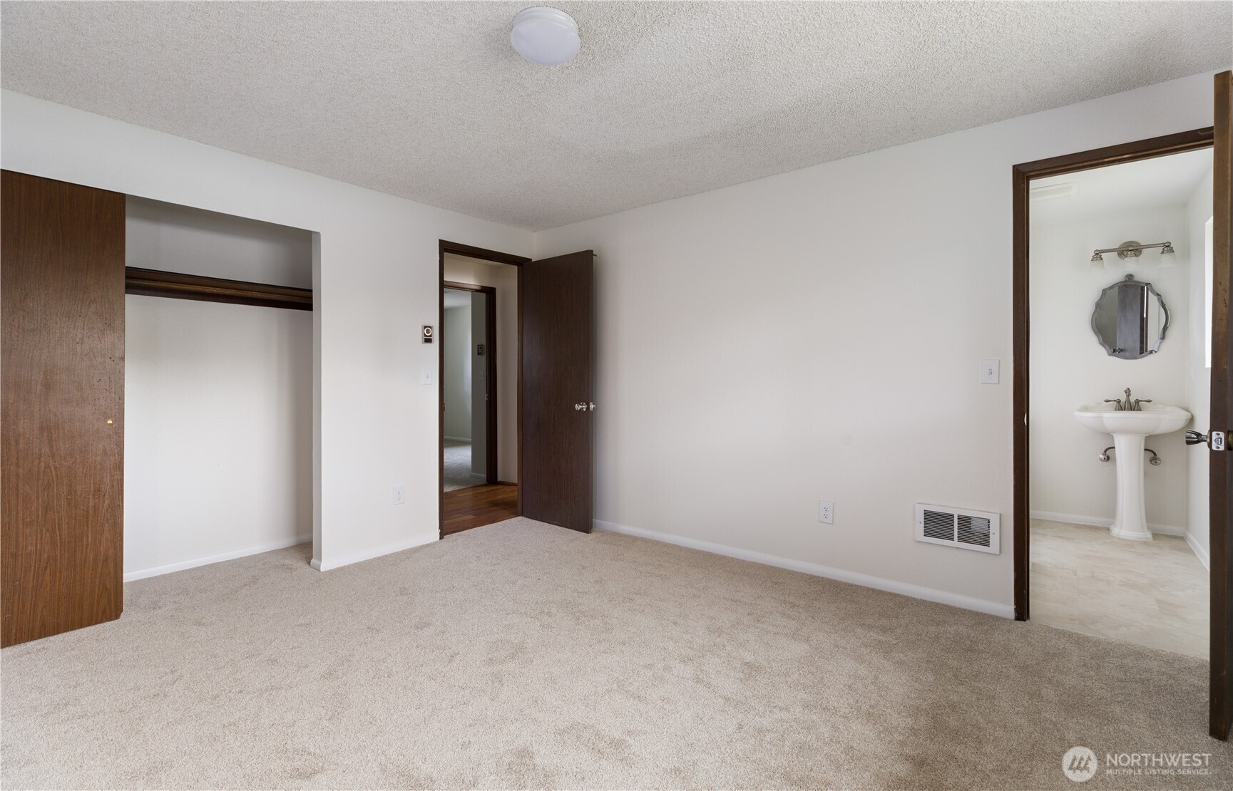 Oak Harbor, Washington, 98277, United States, 3 Bedrooms Bedrooms, ,2 BathroomsBathrooms,Residential,For Sale,1989027