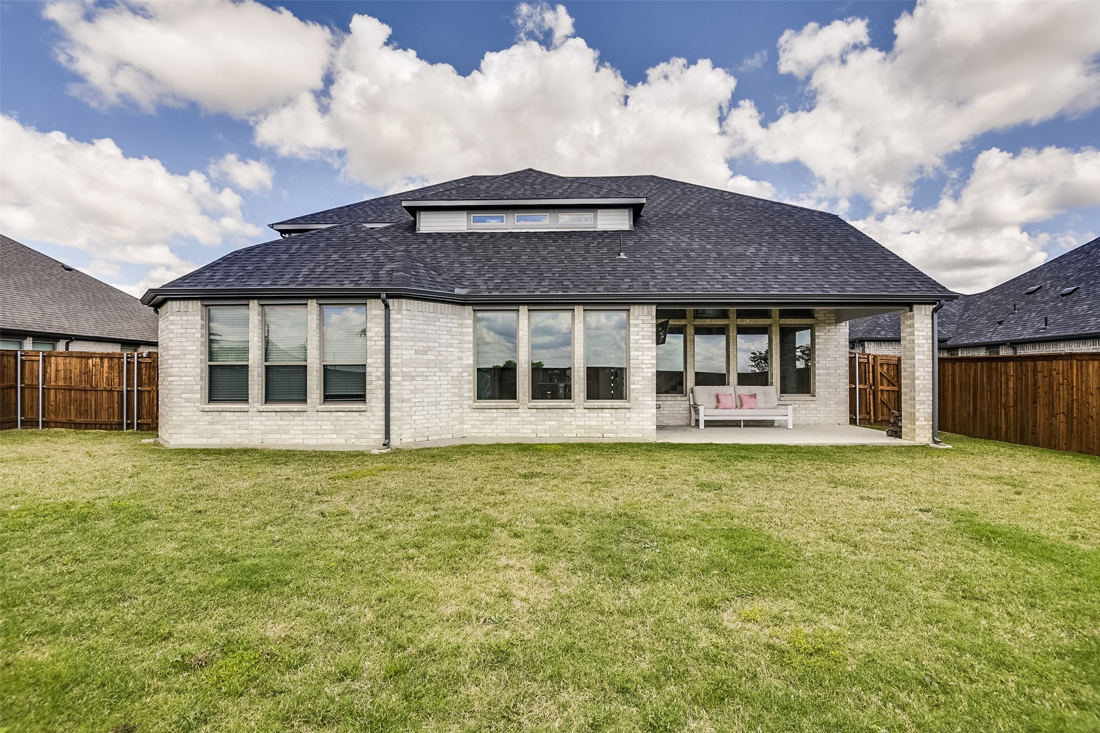 Waxahachie, Texas, 75165, United States, 4 Bedrooms Bedrooms, ,3 BathroomsBathrooms,Residential,For Sale,1925624