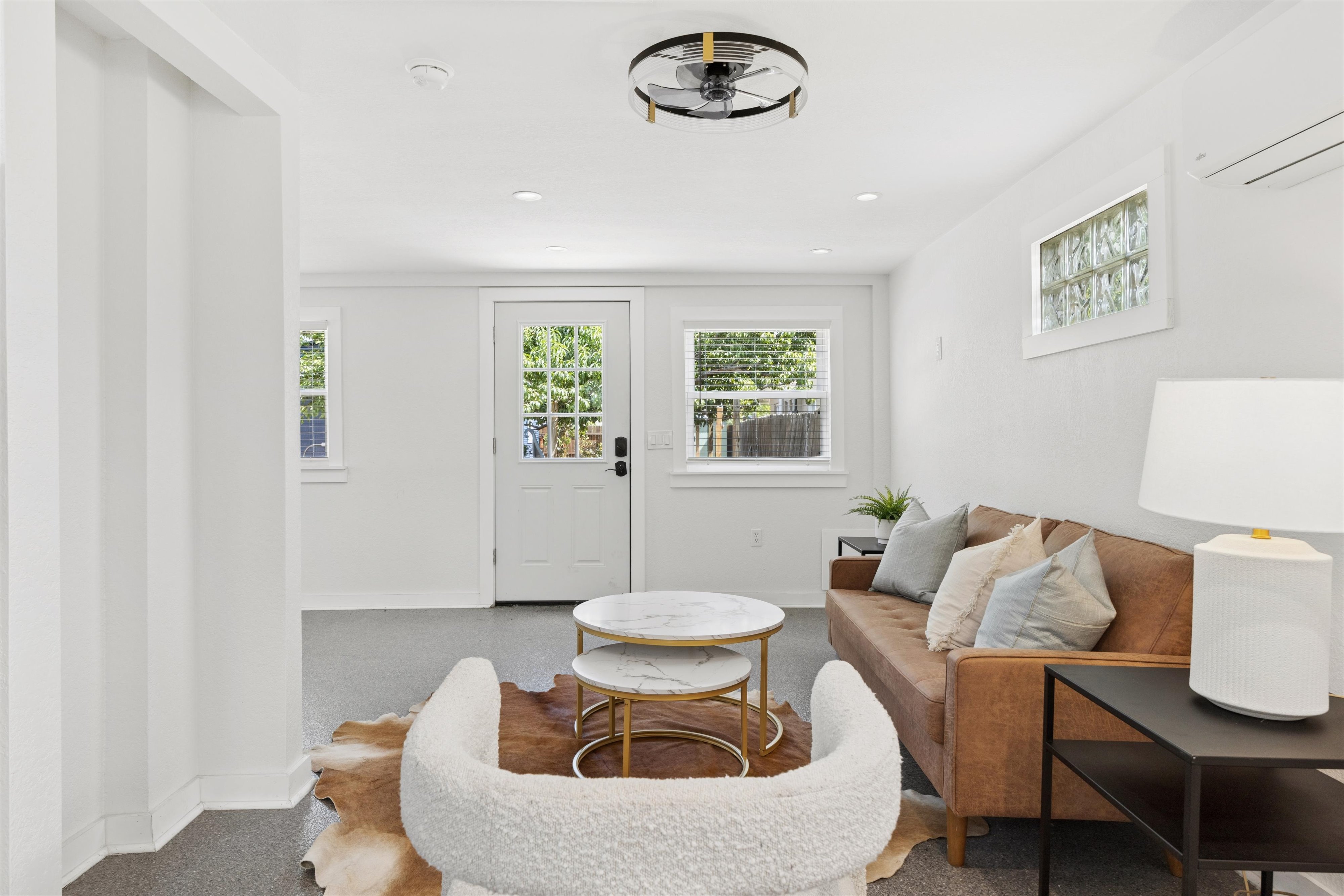  Charming Curb Appeal Meets Exceptional Versatility - 物件實景