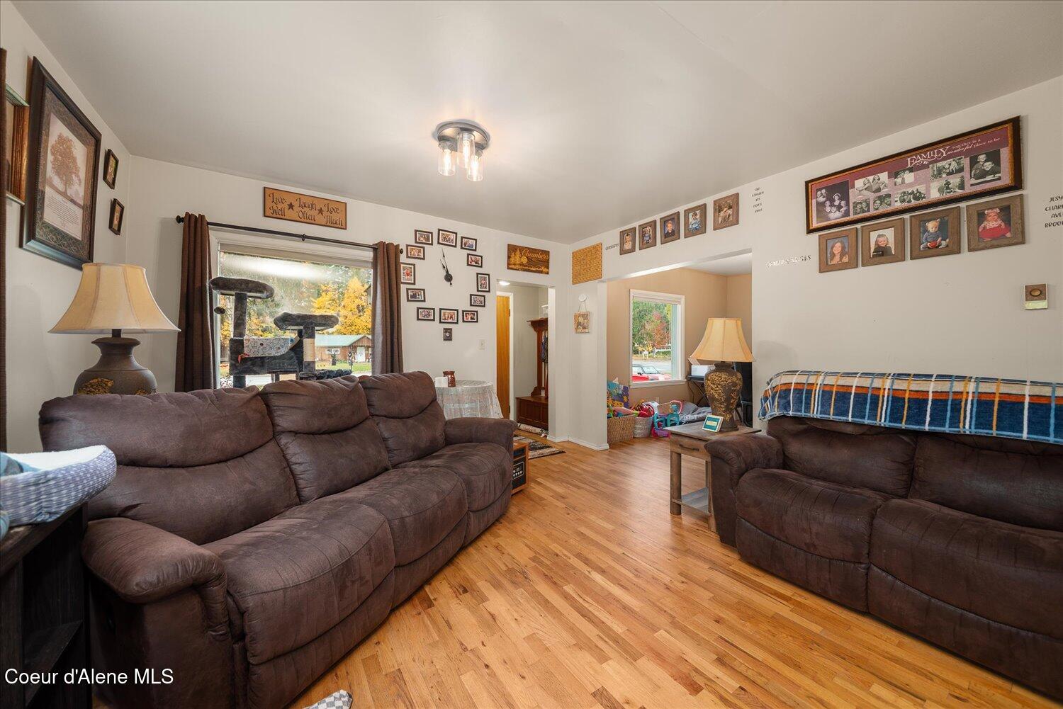 Metaline Falls, Washington, 99153, United States, 5 Bedrooms Bedrooms, ,3 BathroomsBathrooms,Residential,For Sale,1980097