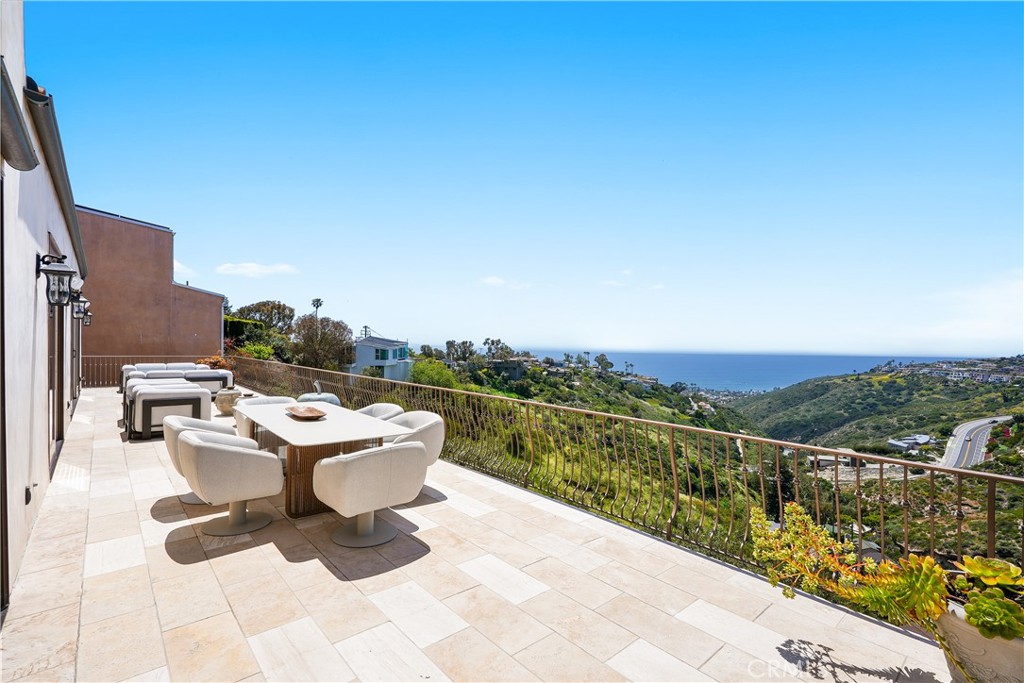 Laguna Beach, California, 92651, United States, 5 Bedrooms Bedrooms, ,6 BathroomsBathrooms,Residential,For Sale,1908512