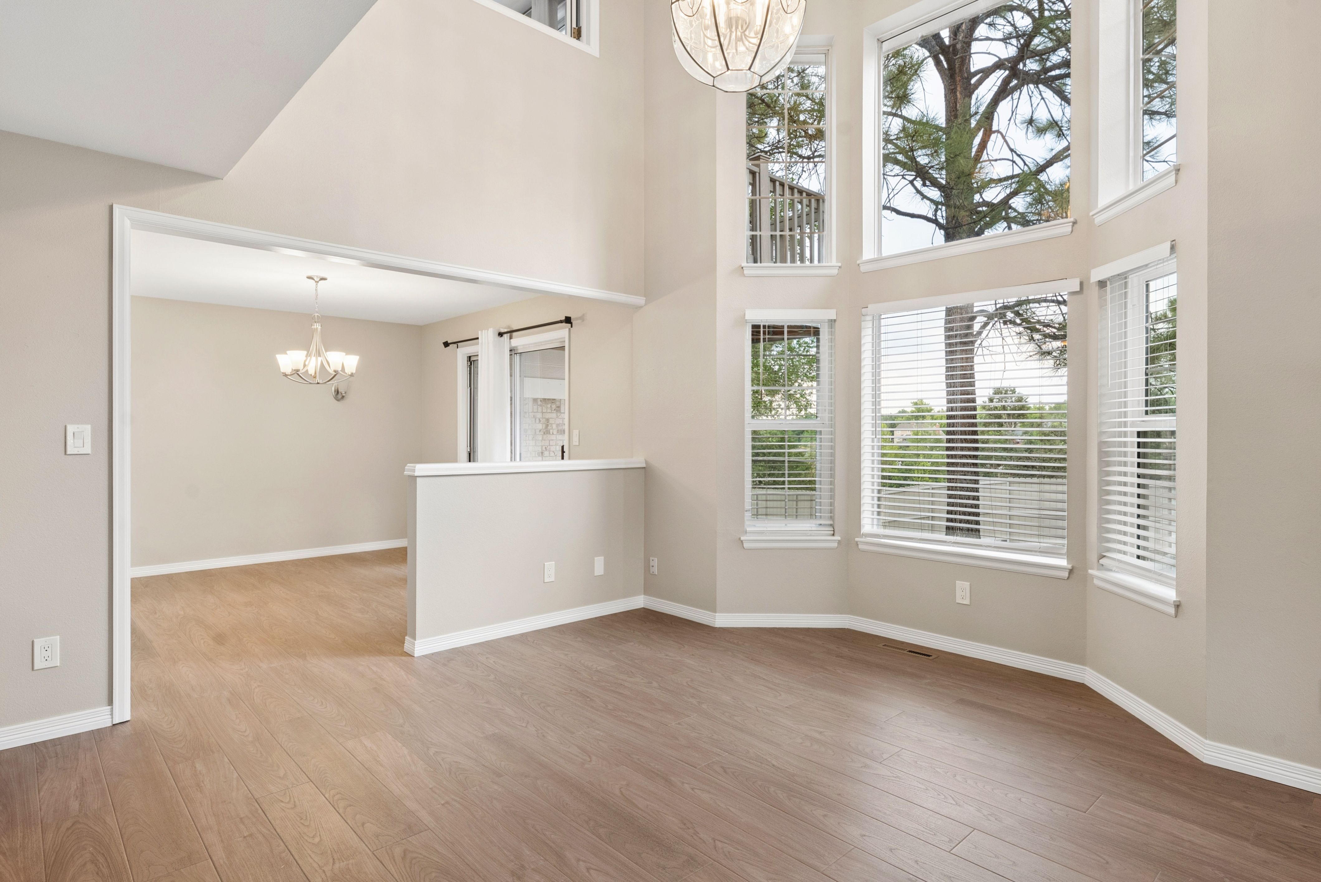  Bright Updated Townhome in Homestead Willows with One-Level Living & Pool Access - 物件實景