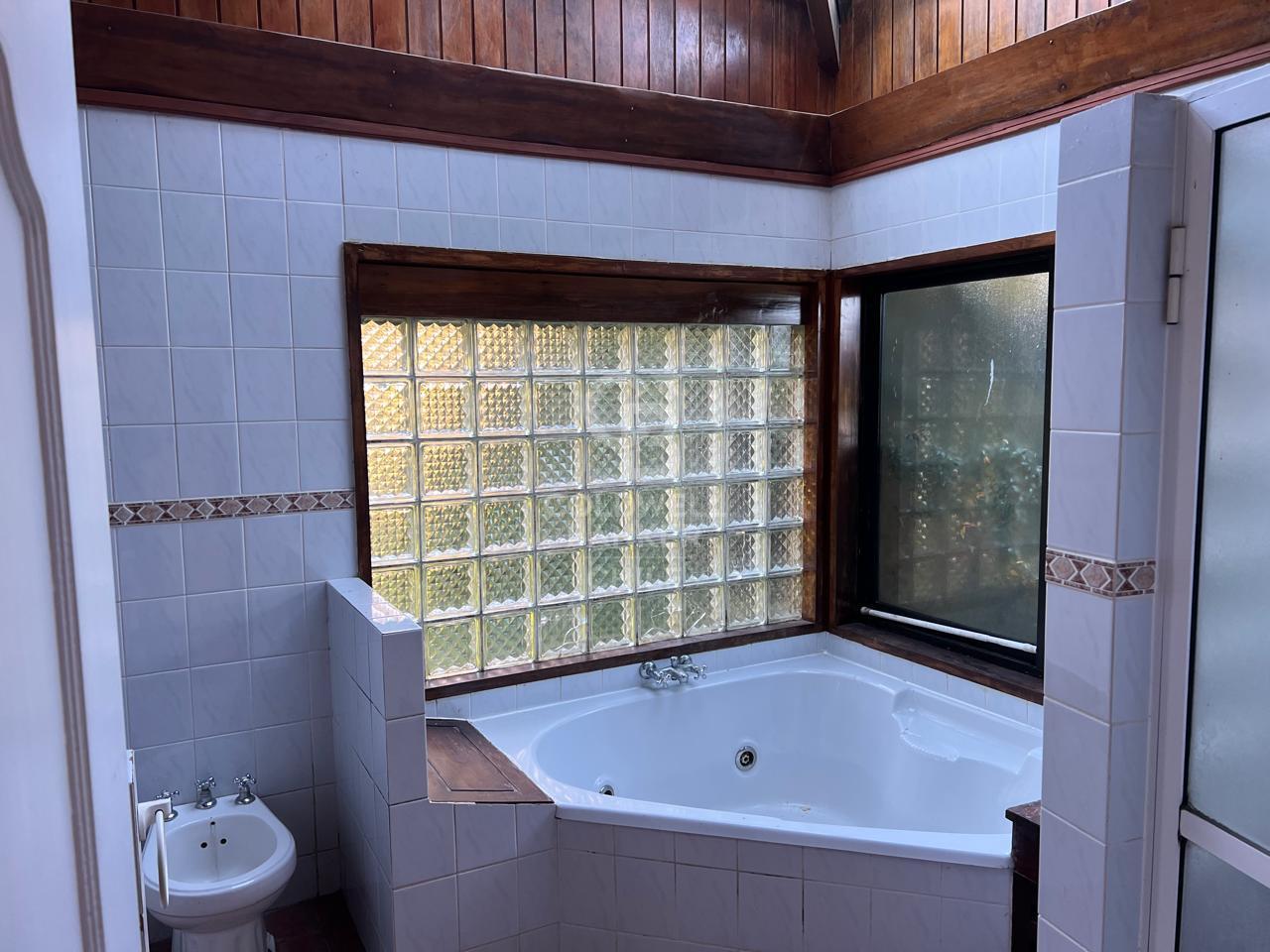 Puerto Varas, Chile, 5 Bedrooms Bedrooms, ,3 BathroomsBathrooms,Residential,For Sale,1837994