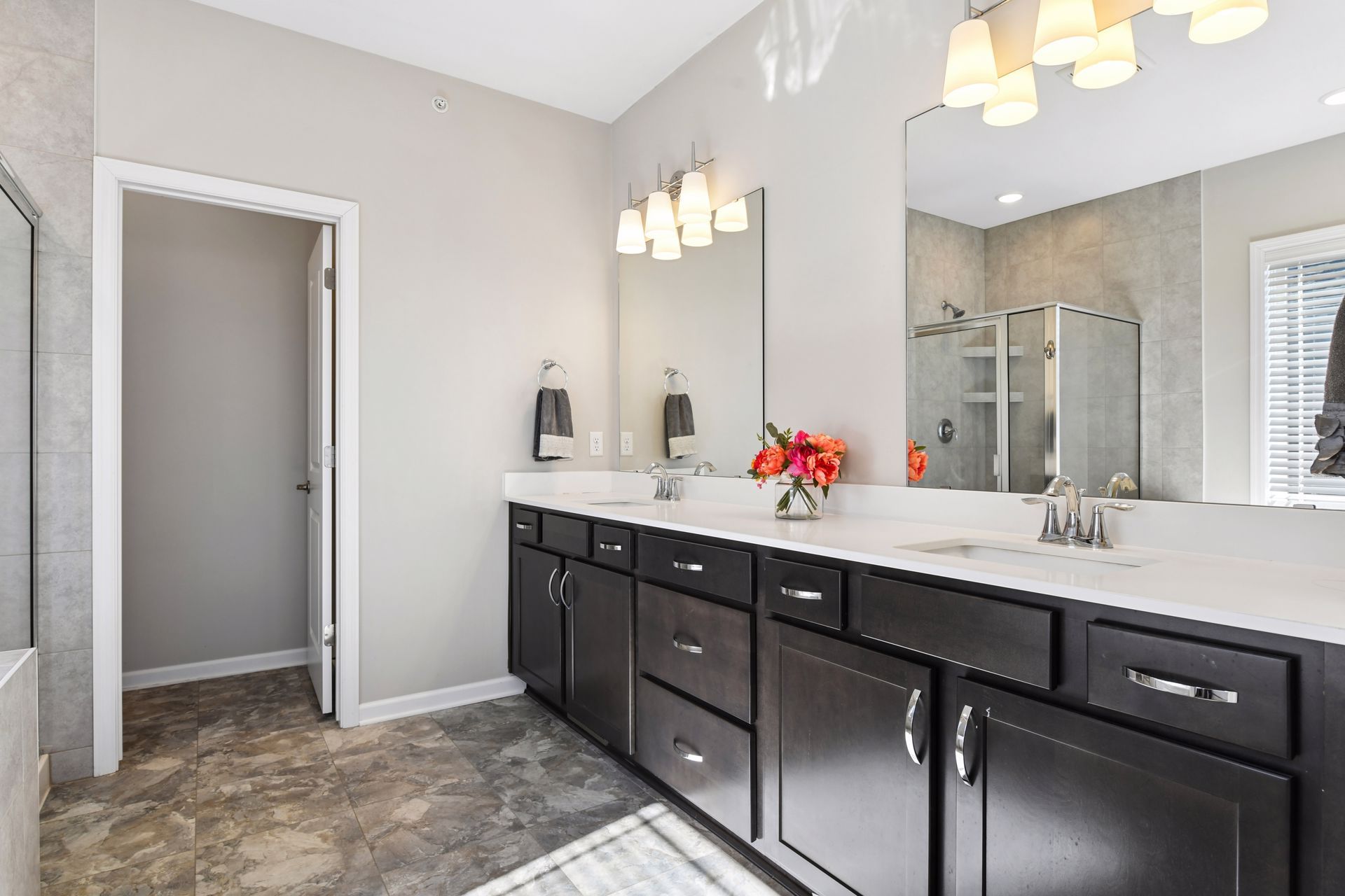  Refined Living in Prime Location - 物件實景