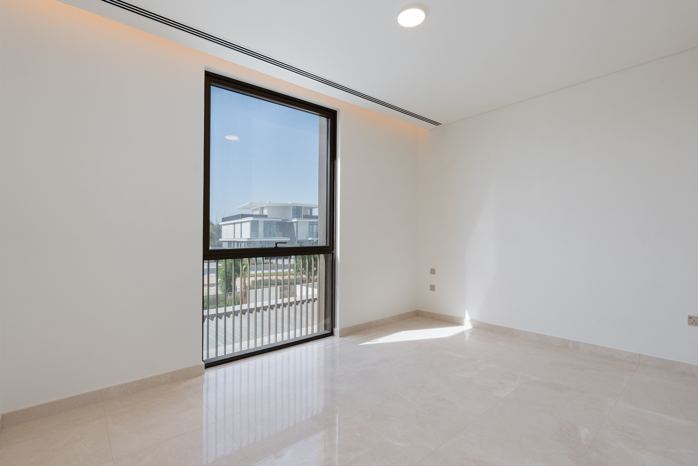  Villa with Elie Saab Finishes and Burj Khalifa Views in Palm Hills - 物件實景