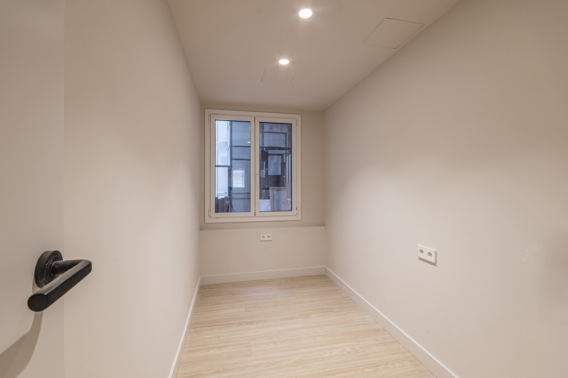  Fantastic renovated apartment with large garden at the living room level - 物件實景