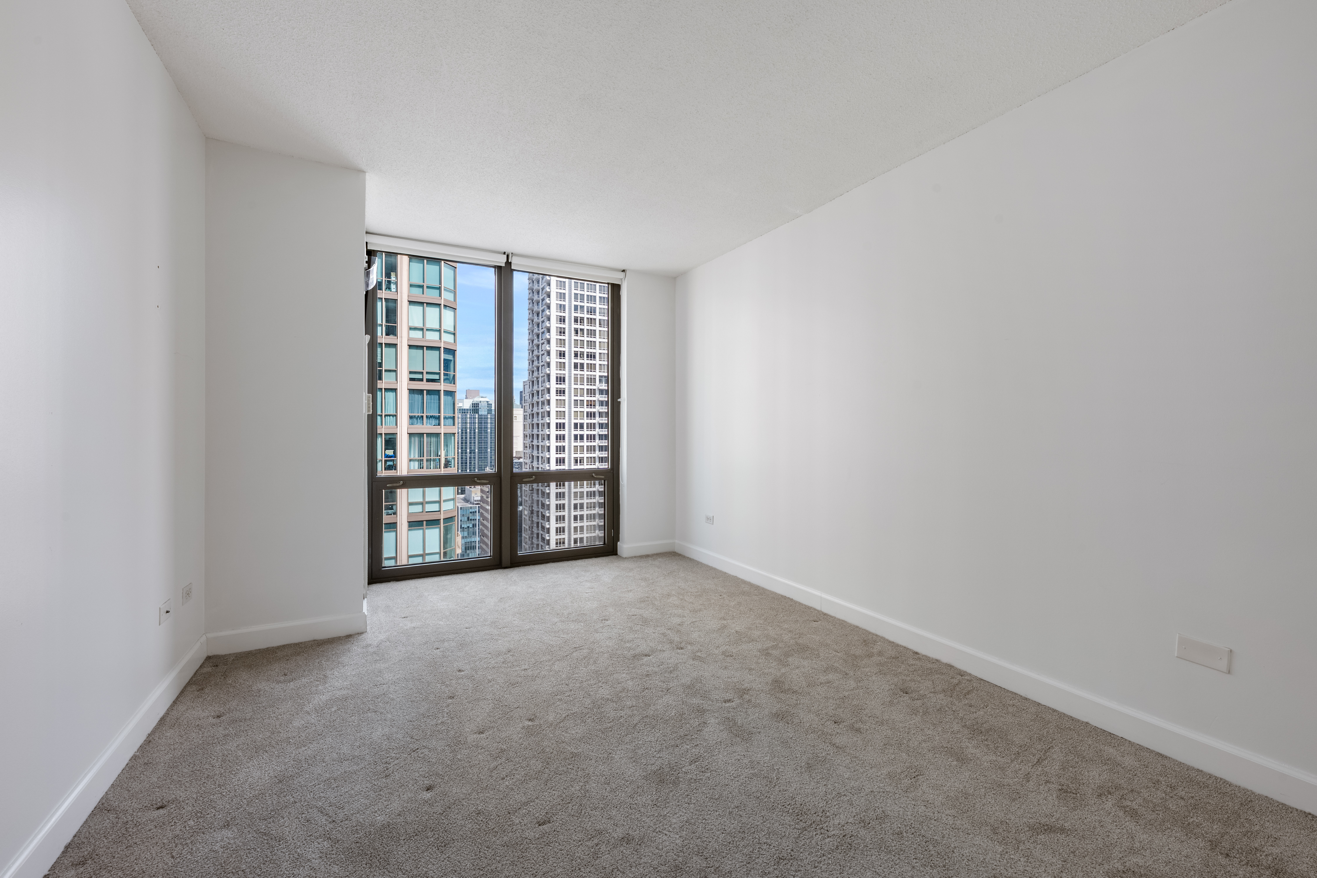  An Eexceptional Turn-key Opportunity in a Prime River North Location - 物件實景