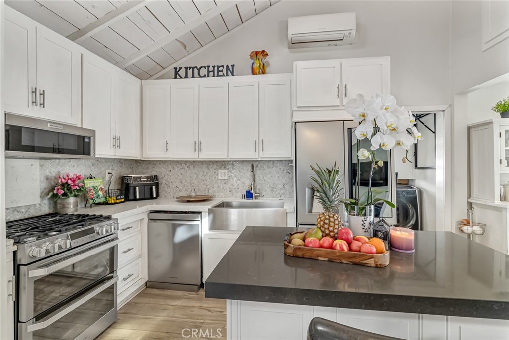 Thousand Oaks, California, 91362, United States, 2 Bedrooms Bedrooms, ,1 BathroomBathrooms,Residential,For Sale,1999225