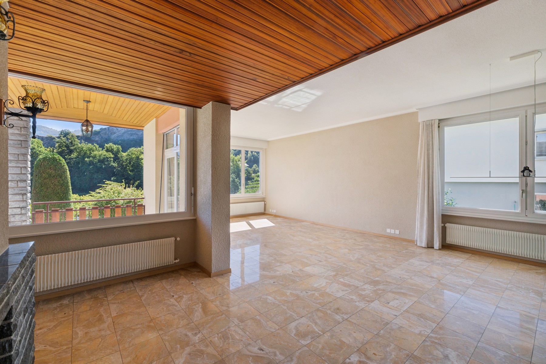  Stunning property with a view of the Château de Tourbillon - 物件實景