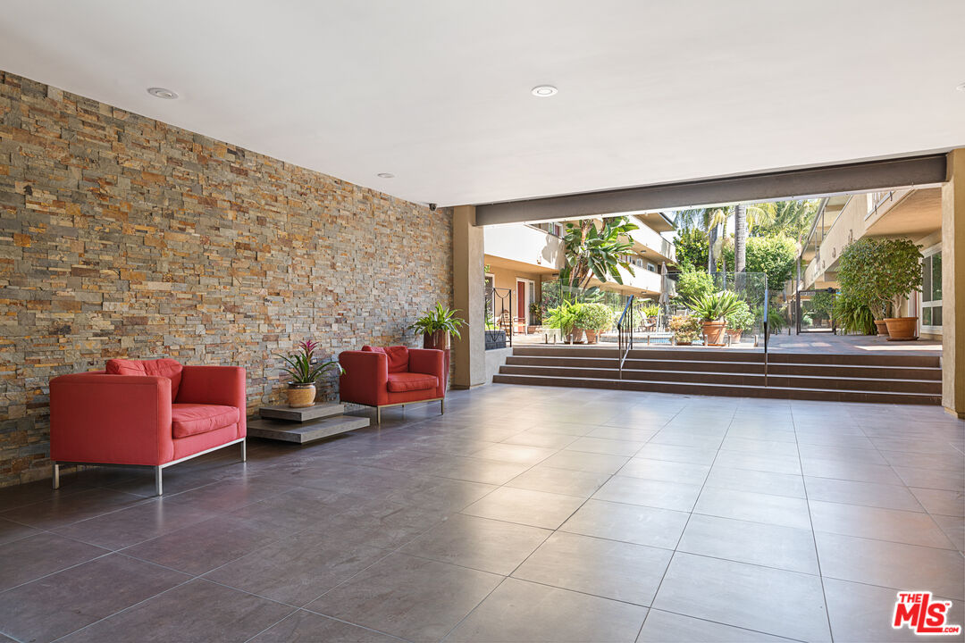 West Hollywood, California, 90069, United States, 1 Bedroom Bedrooms, ,1 BathroomBathrooms,Residential,For Sale,1987979