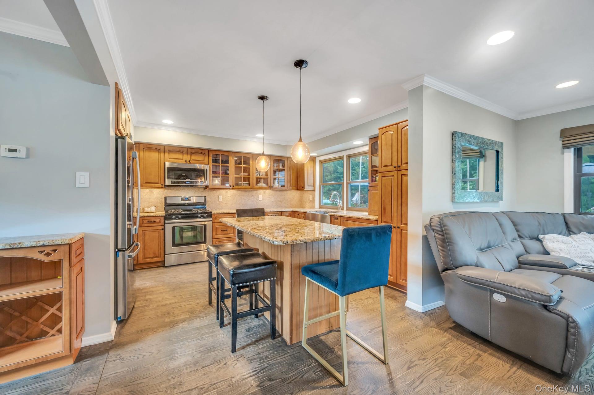 Port Jefferson Station, New York, 11776, United States, 4 Bedrooms Bedrooms, ,3 BathroomsBathrooms,Residential,For Sale,1941704