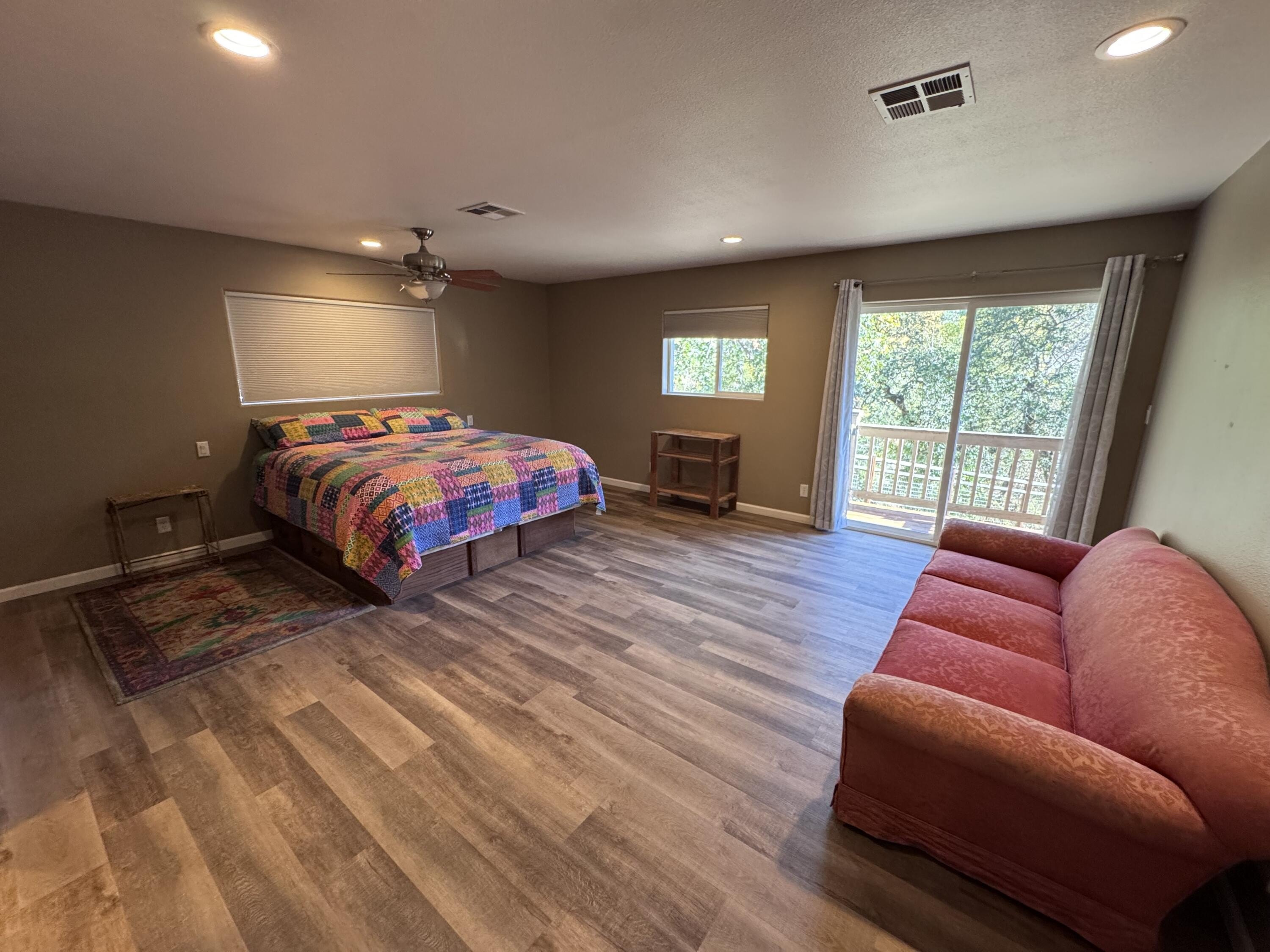 Rogue River, Oregon, 97537, United States, 3 Bedrooms Bedrooms, ,4 BathroomsBathrooms,Residential,For Sale,1982617