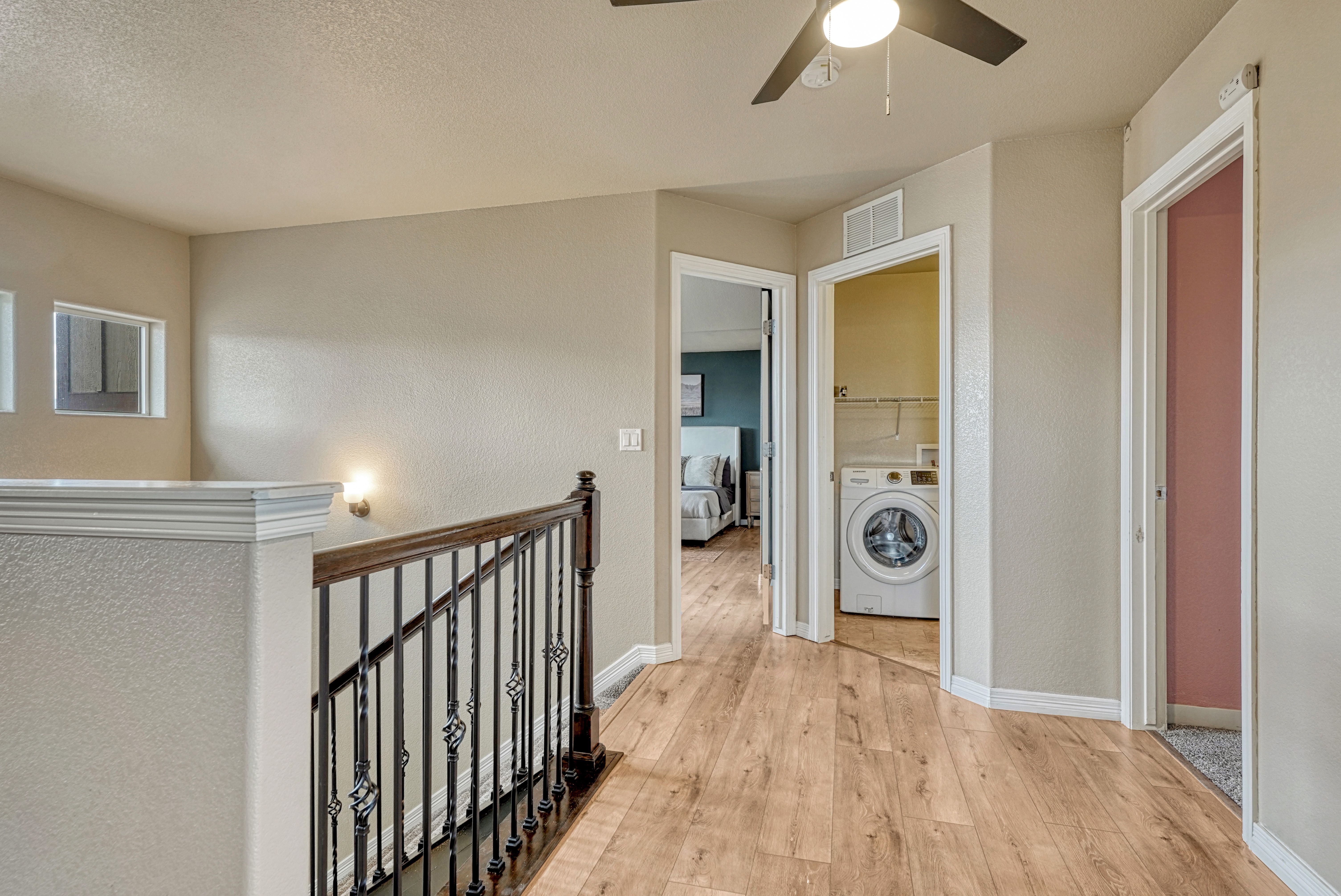  Exceptionally Updated Residence in The Meadows at Lorson Ranch - 物件實景