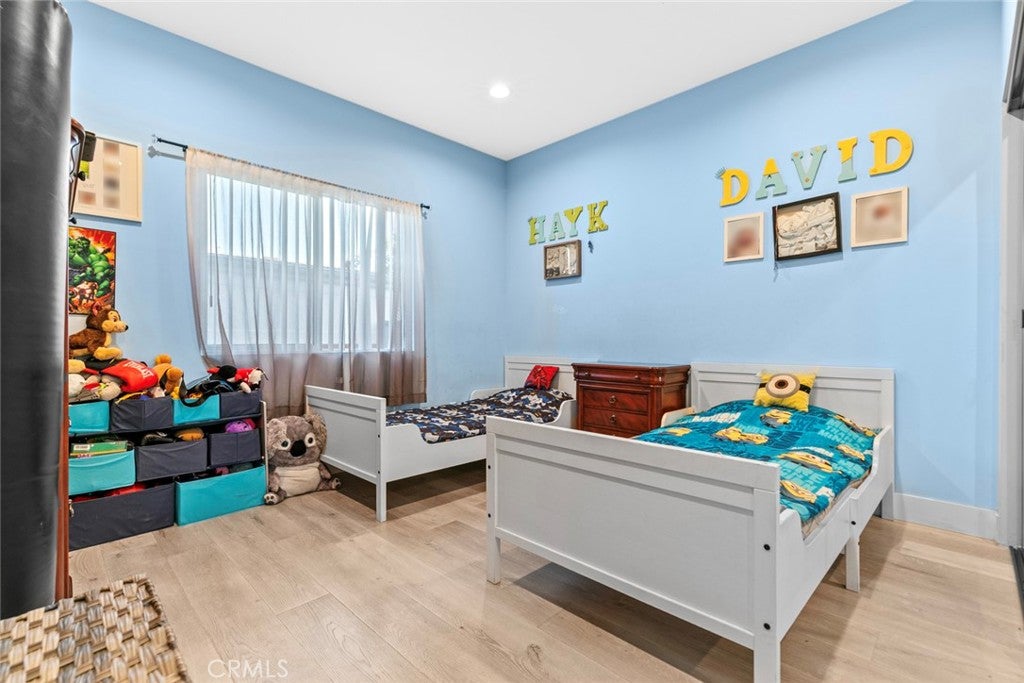 Sun Valley, California, 91352, United States, 5 Bedrooms Bedrooms, ,3 BathroomsBathrooms,Residential,For Sale,1987876