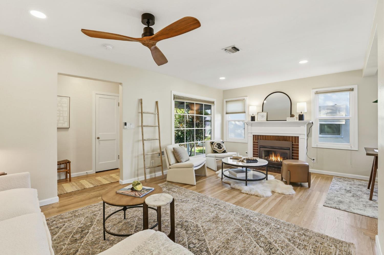 Sacramento, California, 95818, United States, 3 Bedrooms Bedrooms, ,1 BathroomBathrooms,Residential,For Sale,1989642