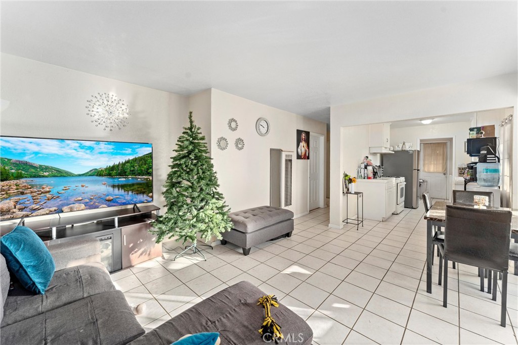 Compton, California, 90220, United States, ,Residential,For Sale,1842717