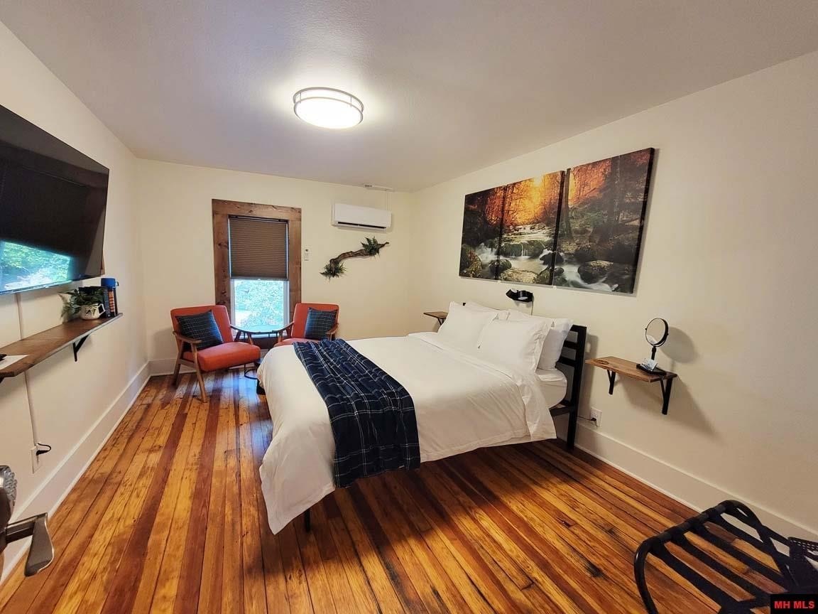 Cotter, Arkansas, 72626, United States, ,2 BathroomsBathrooms,Residential,For Sale,1924105