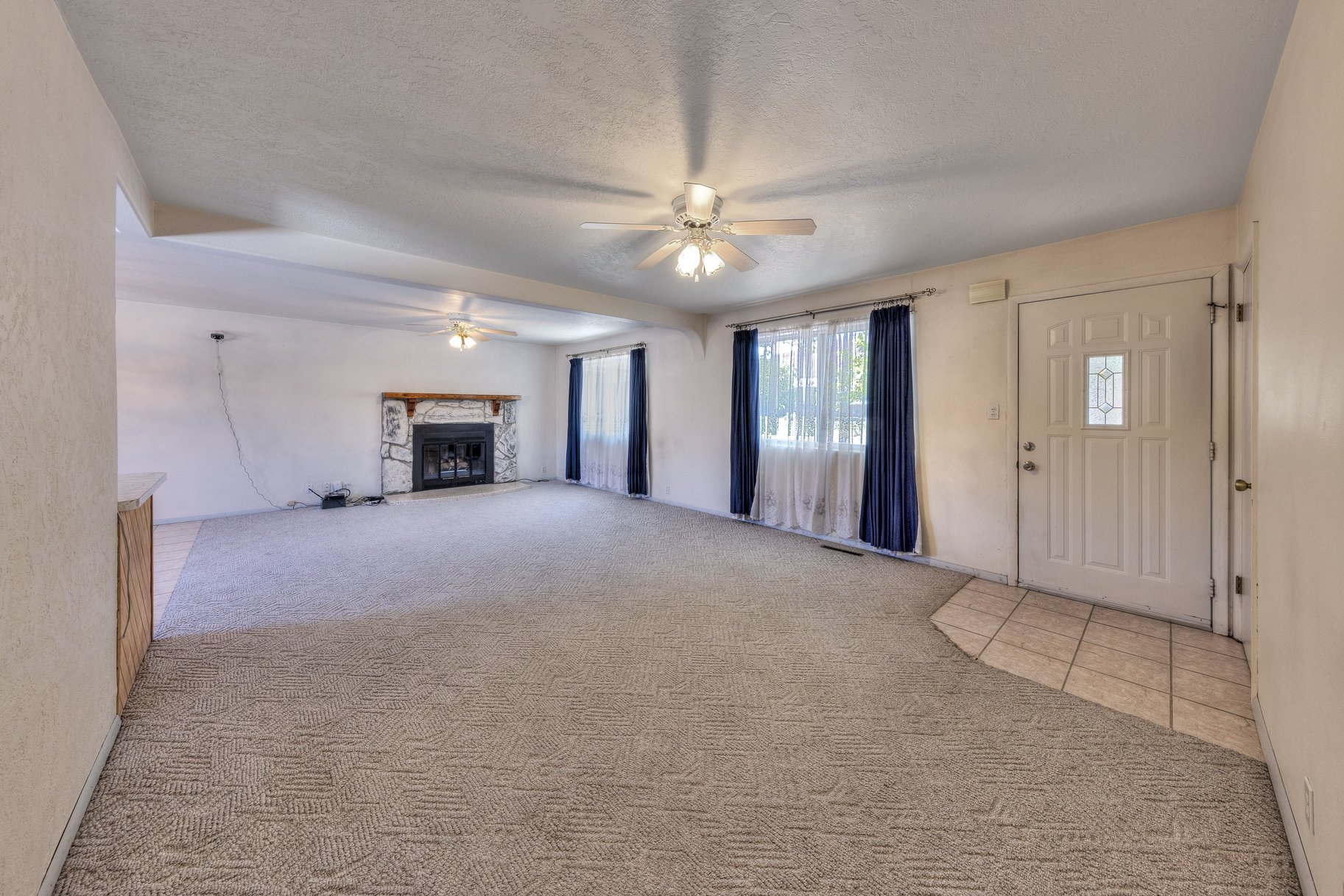  In-Town Home with Deck, Patio and Walkout Basement - 物件實景