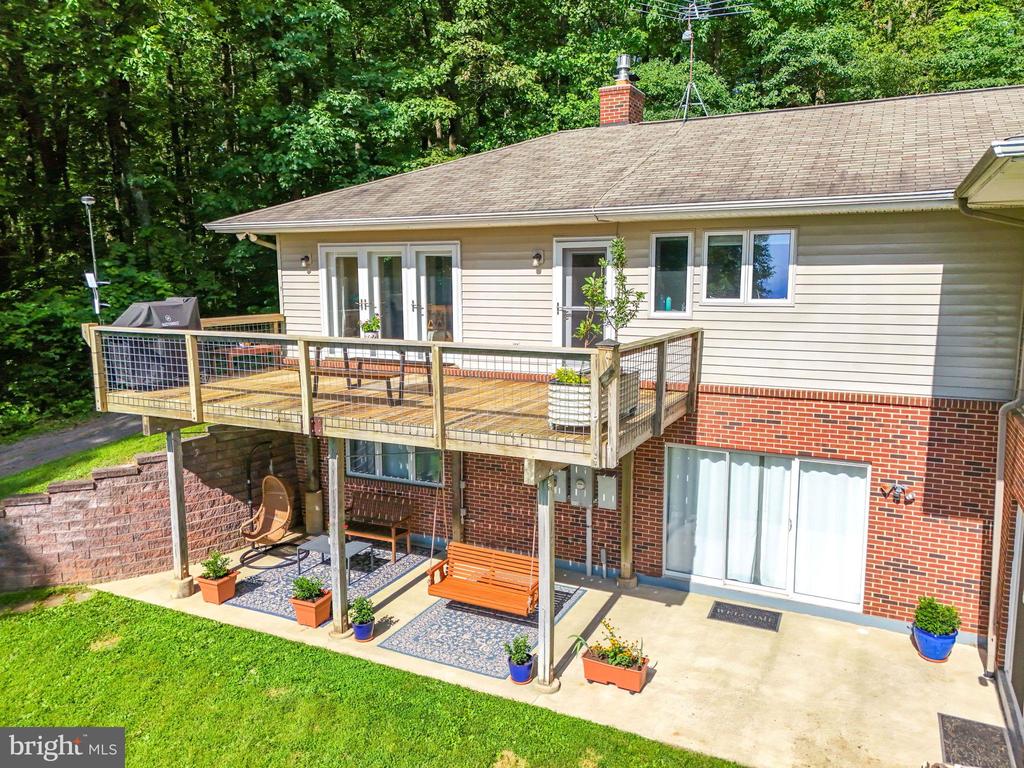 Chester Gap, Virginia, 22623, United States, 4 Bedrooms Bedrooms, ,4 BathroomsBathrooms,Residential,For Sale,1980820