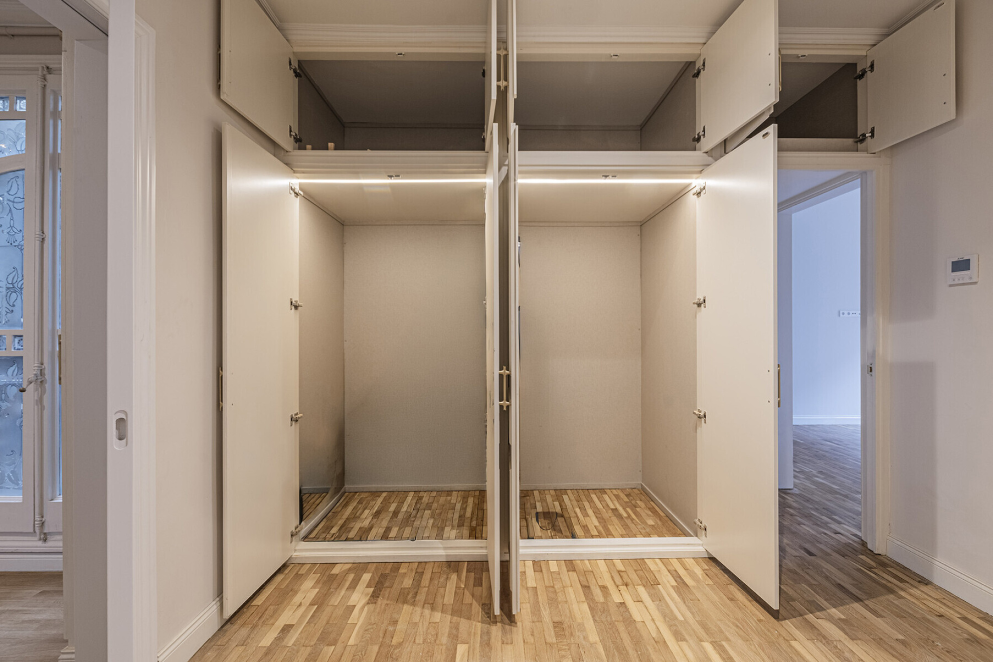  Renovated high-rise apartment in a stately building in Eixample. - 物件實景