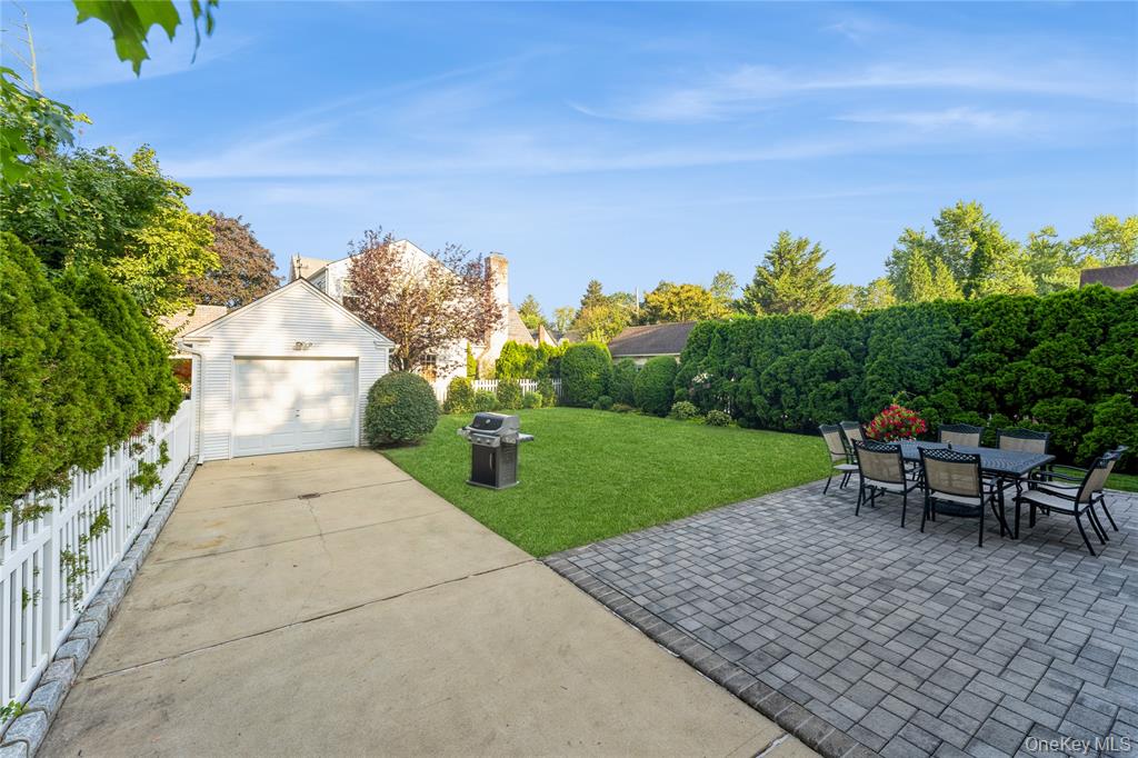 Floral Park, New York, 11001, United States, 3 Bedrooms Bedrooms, ,2 BathroomsBathrooms,Residential,For Sale,1928051
