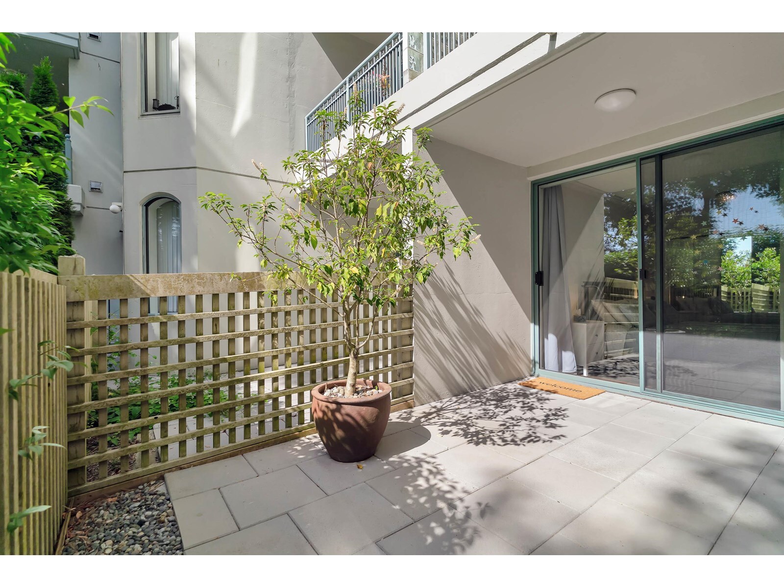 SURREY, British Columbia, V4A 9T5, CA, 2 Bedrooms Bedrooms, ,2 BathroomsBathrooms,Residential,For Sale,1950918
