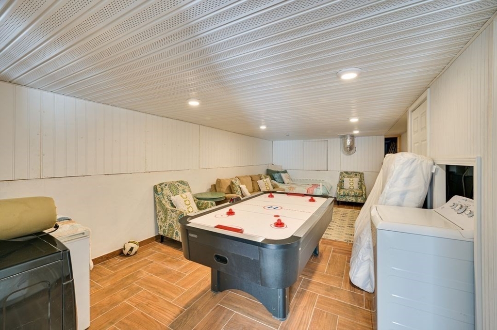 Weymouth, Massachusetts, 02191, United States, 3 Bedrooms Bedrooms, ,3 BathroomsBathrooms,Residential,For Sale,1862385
