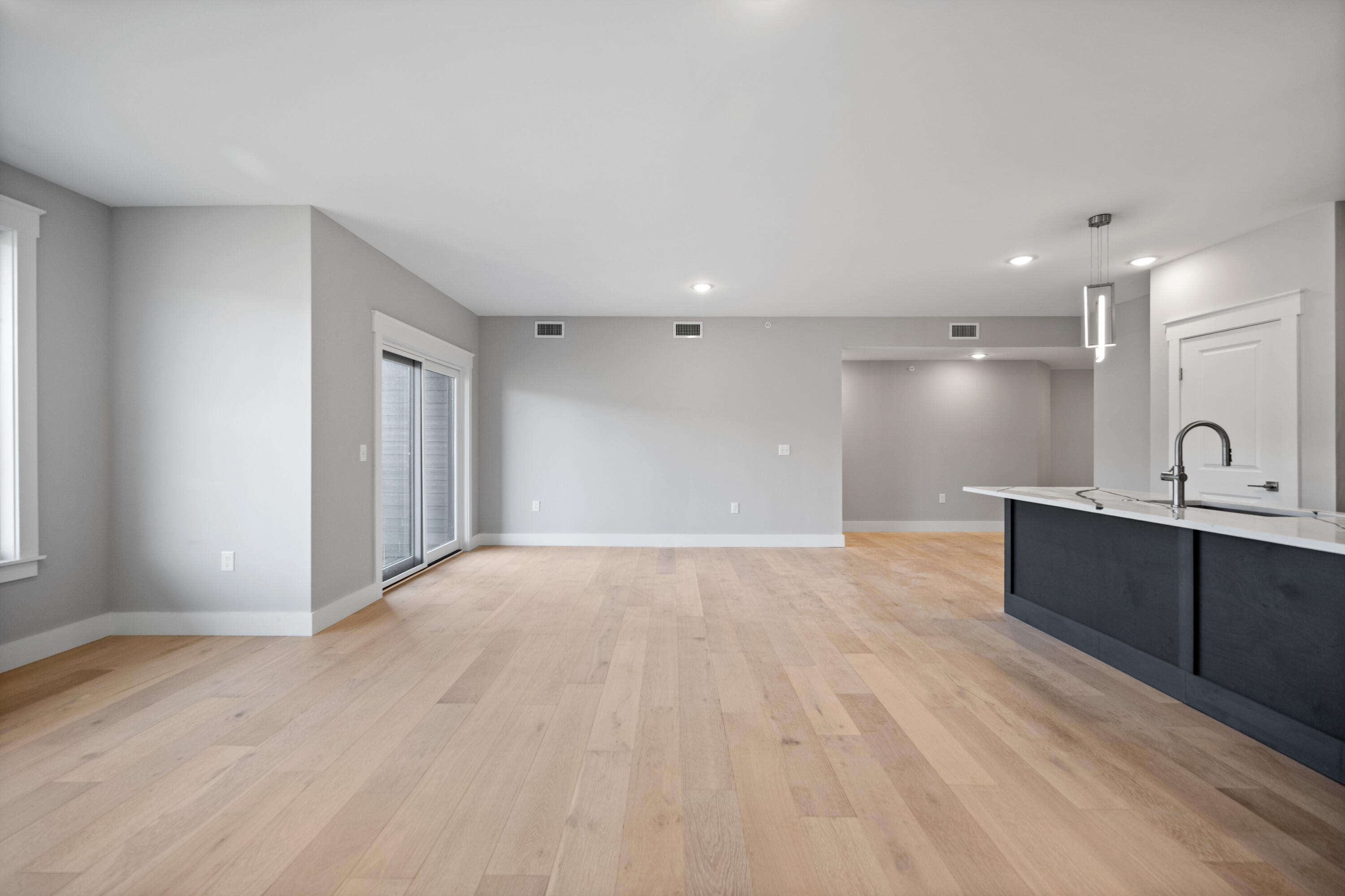 Dayton, Kentucky, 41074, United States, 2 Bedrooms Bedrooms, ,3 BathroomsBathrooms,Residential,For Sale,1995774