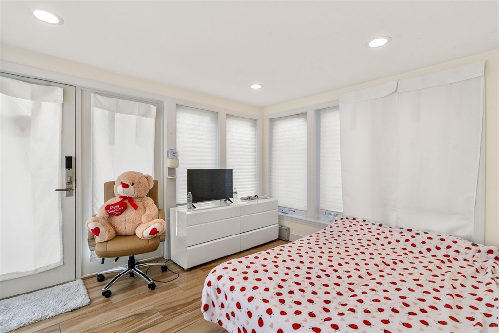 Needham, Massachusetts, 02494, United States, 4 Bedrooms Bedrooms, ,6 BathroomsBathrooms,Residential,For Sale,1995661