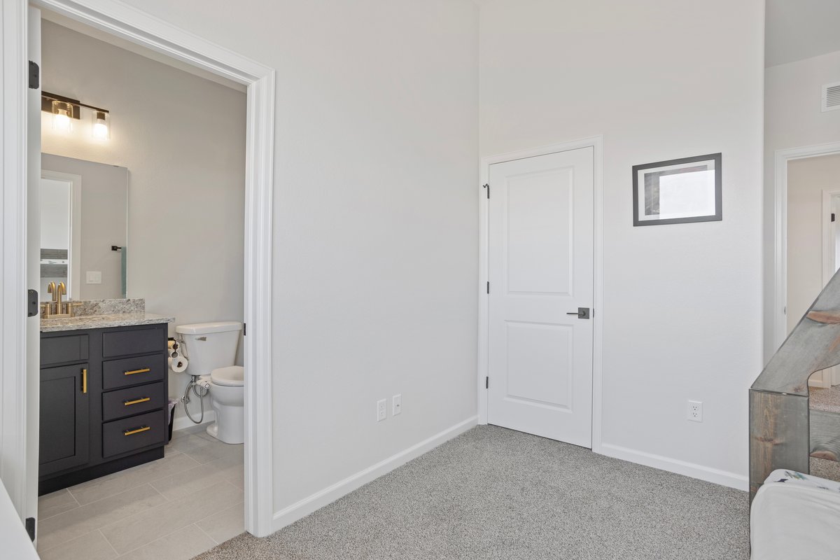 Cheyenne, Wyoming, 82009, United States, 5 Bedrooms Bedrooms, ,3 BathroomsBathrooms,Residential,For Sale,1982356