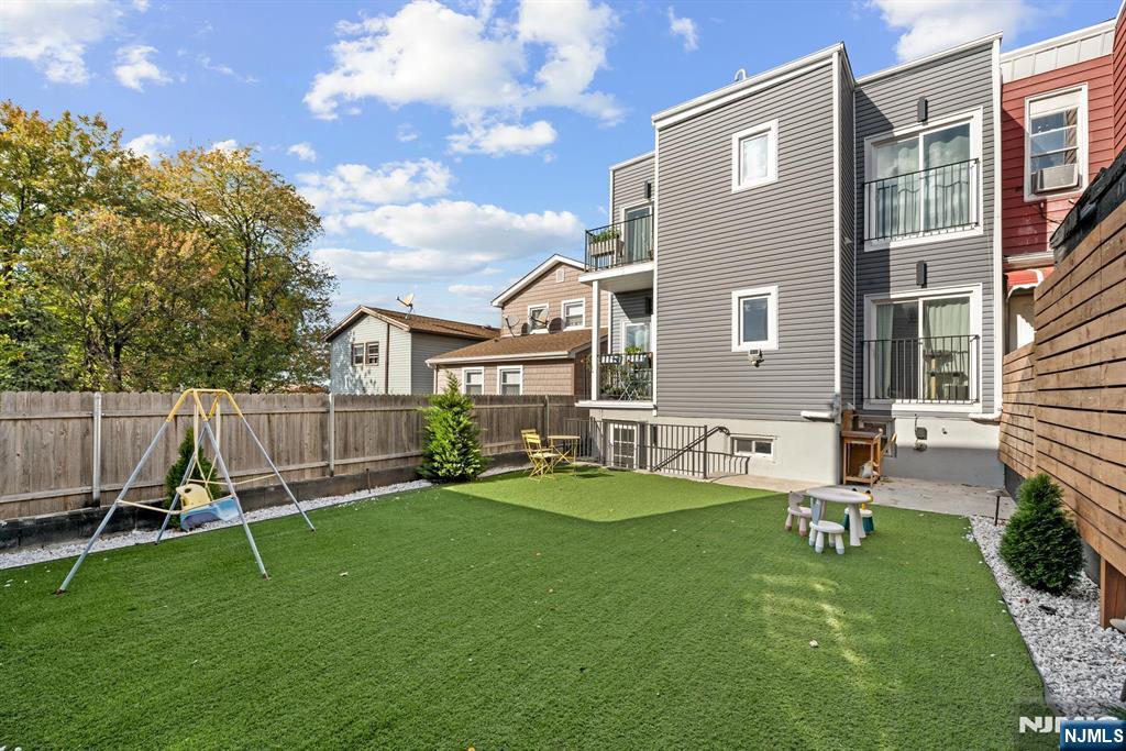 Jersey City, New Jersey, 07307, United States, 3 Bedrooms Bedrooms, ,3 BathroomsBathrooms,Residential,For Sale,1966412