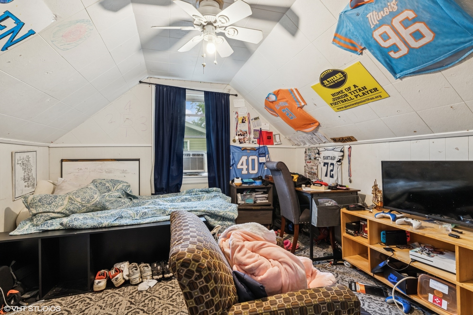 Glenview, Illinois, 60025, United States, 3 Bedrooms Bedrooms, ,2 BathroomsBathrooms,Residential,For Sale,1876560