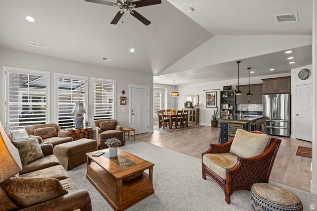 Salem, Utah, 84653, United States, 3 Bedrooms Bedrooms, ,3 BathroomsBathrooms,Residential,For Sale,2010840