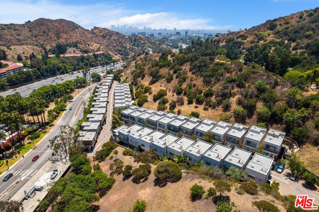 Los Angeles, California, 90068, United States, 3 Bedrooms Bedrooms, ,4 BathroomsBathrooms,Residential,For Sale,1891142